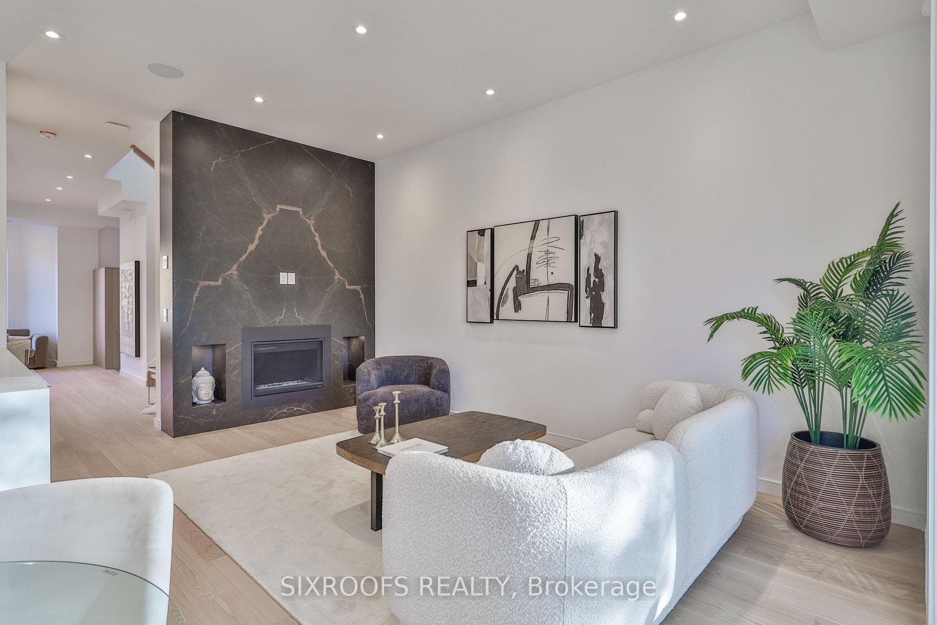 104 Roosevelt Road photo 17