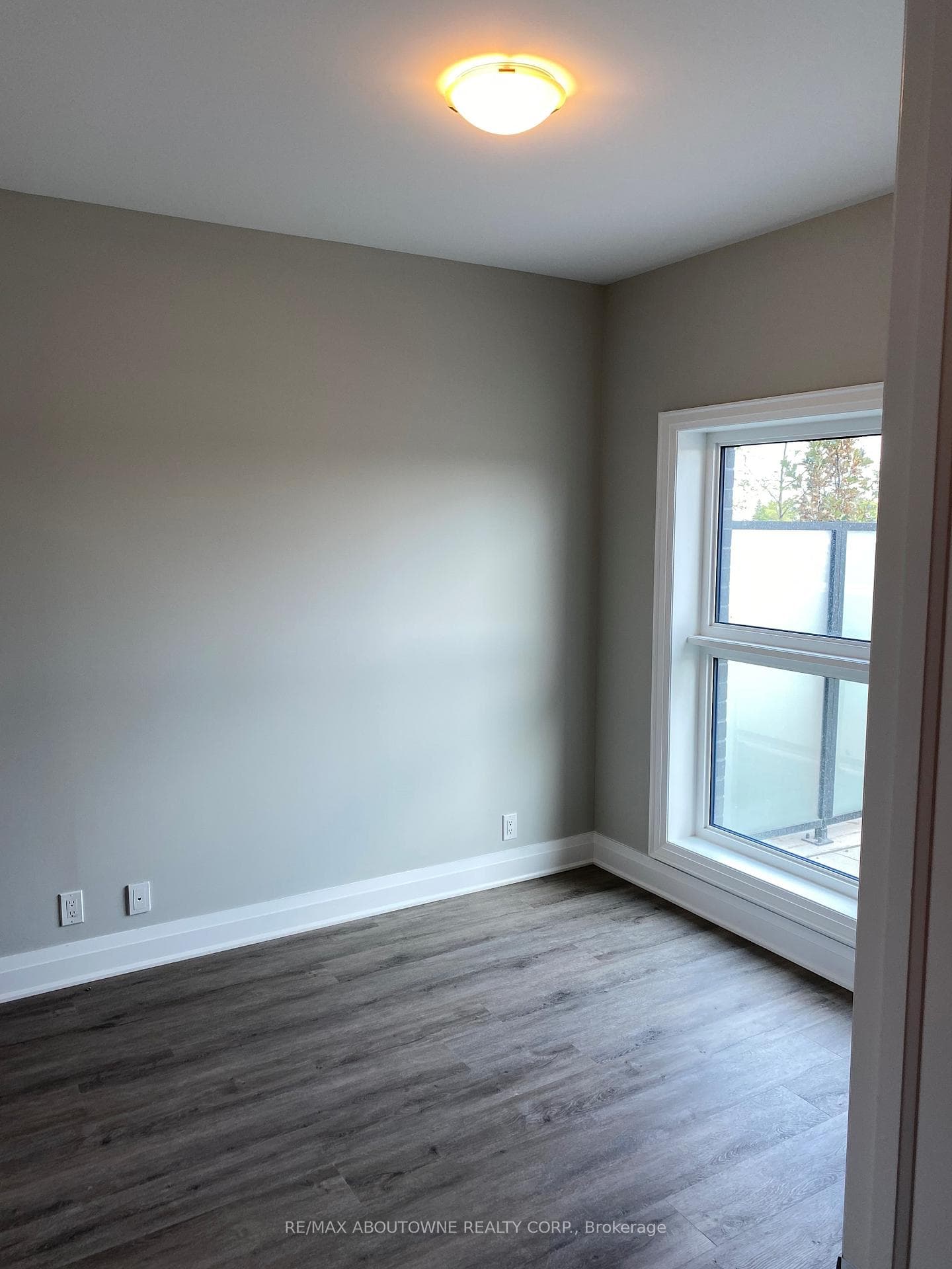 128 GROVEWOOD Common Unit 117 photo 17