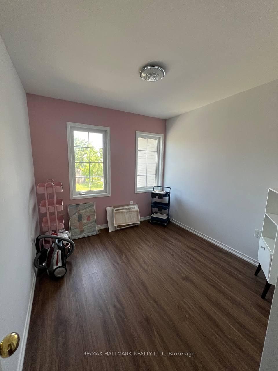 95 Crittenden Drive photo 23