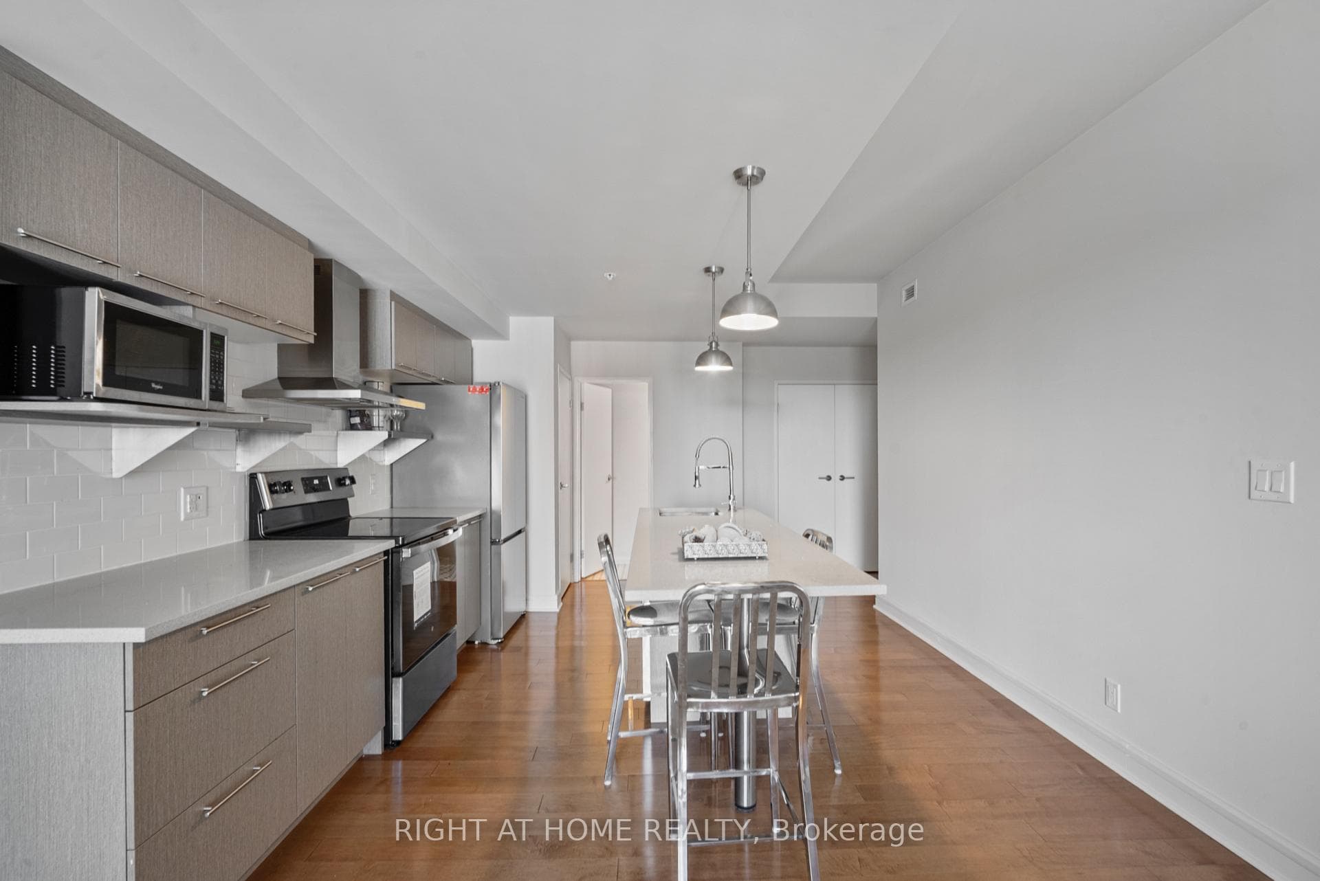 555 Anand Private Unit 802 photo 10