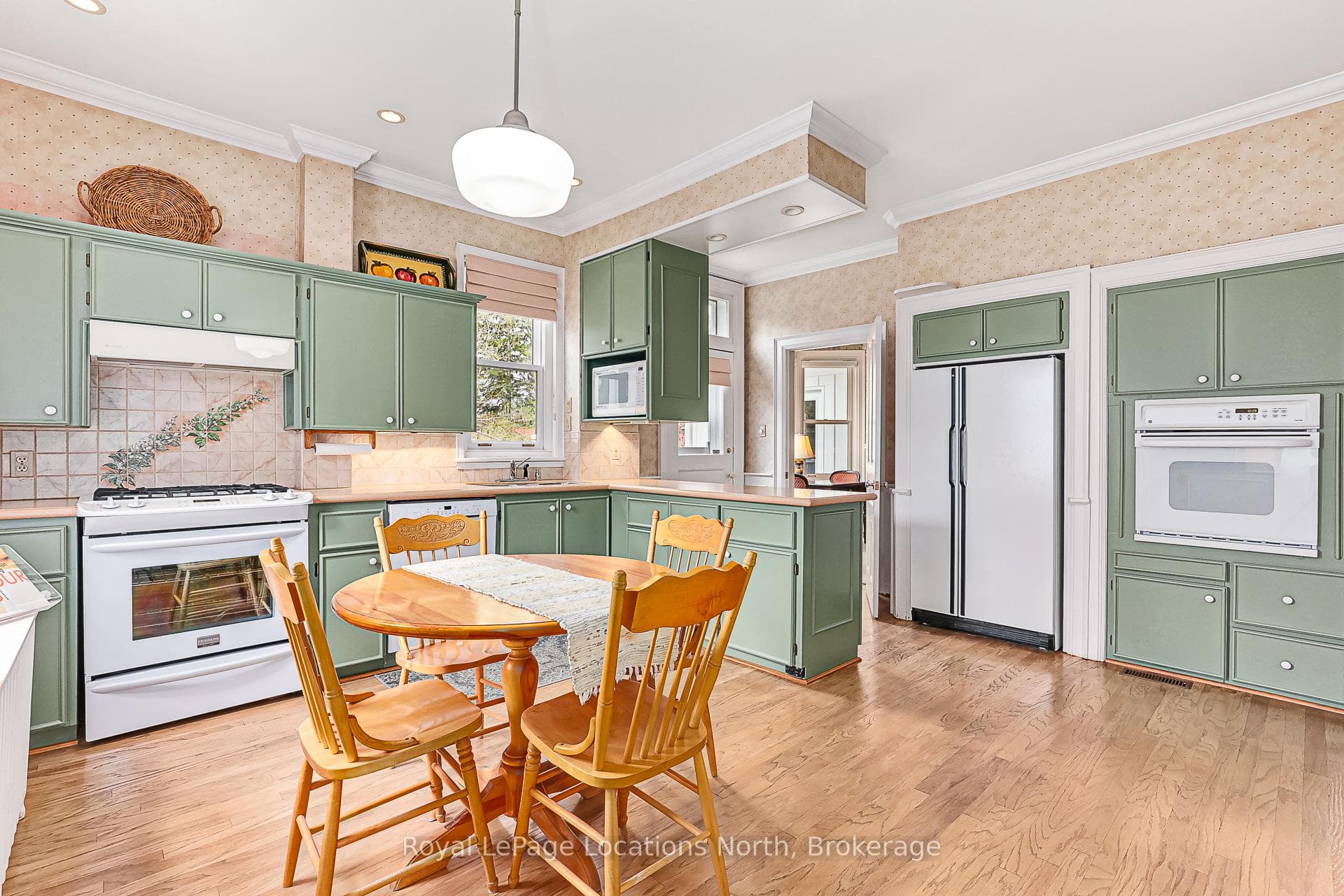 284 Maple Street photo 17