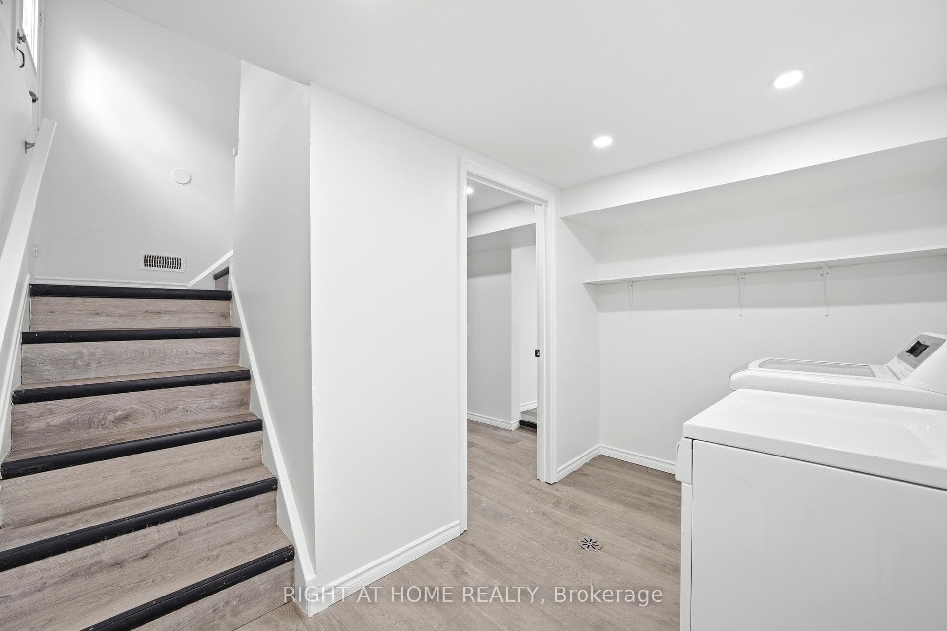 839 Glen Street photo 27