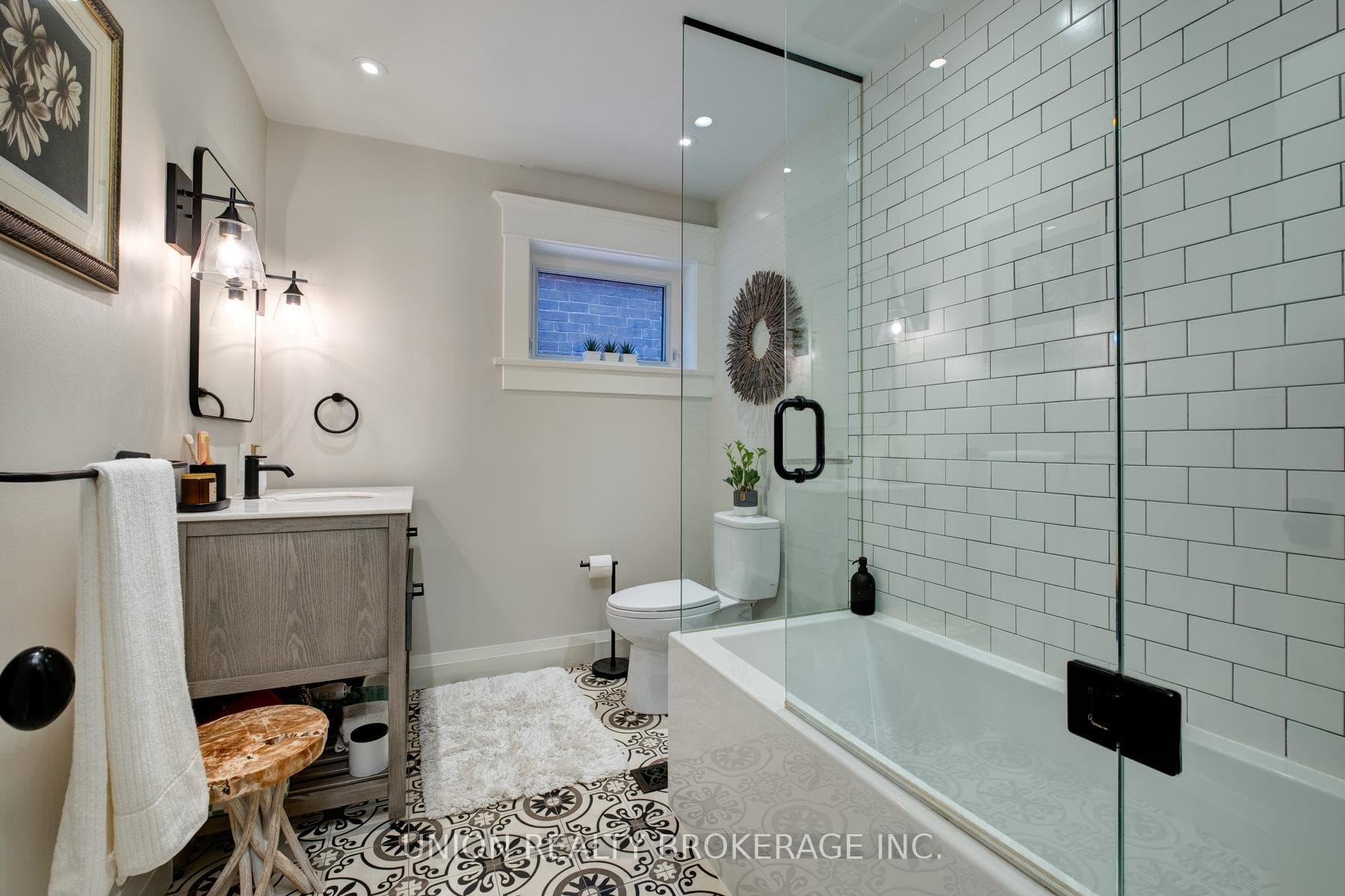 58 Herbert Avenue photo 22