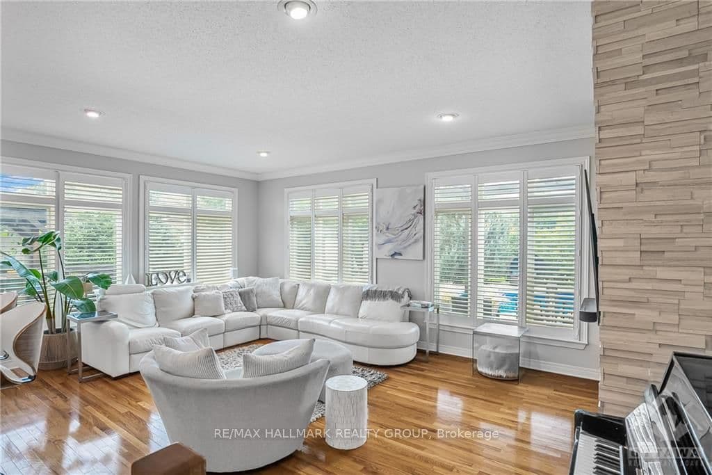 32 BARONESS Drive photo 5
