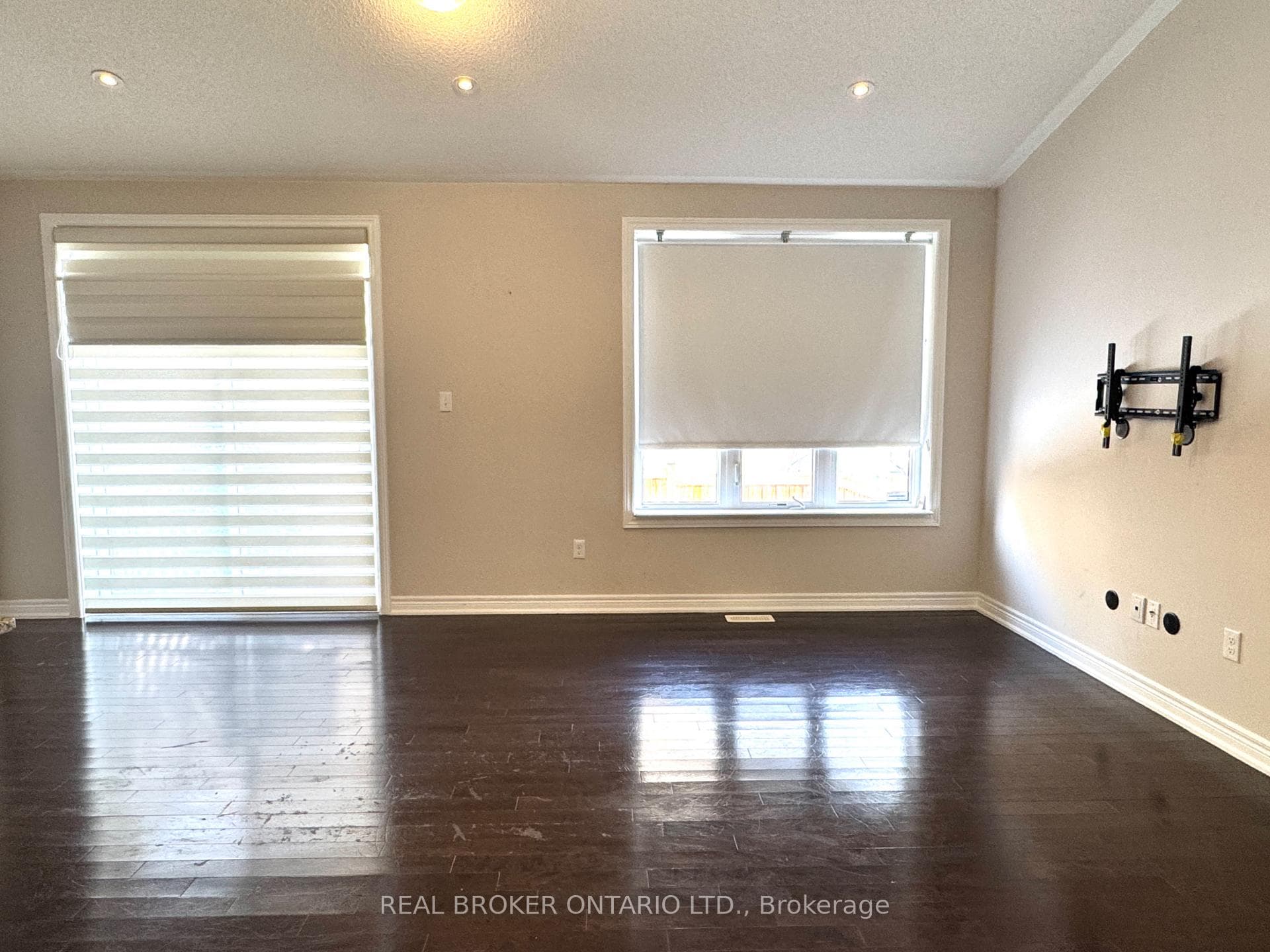3 Brock Avenue photo 6