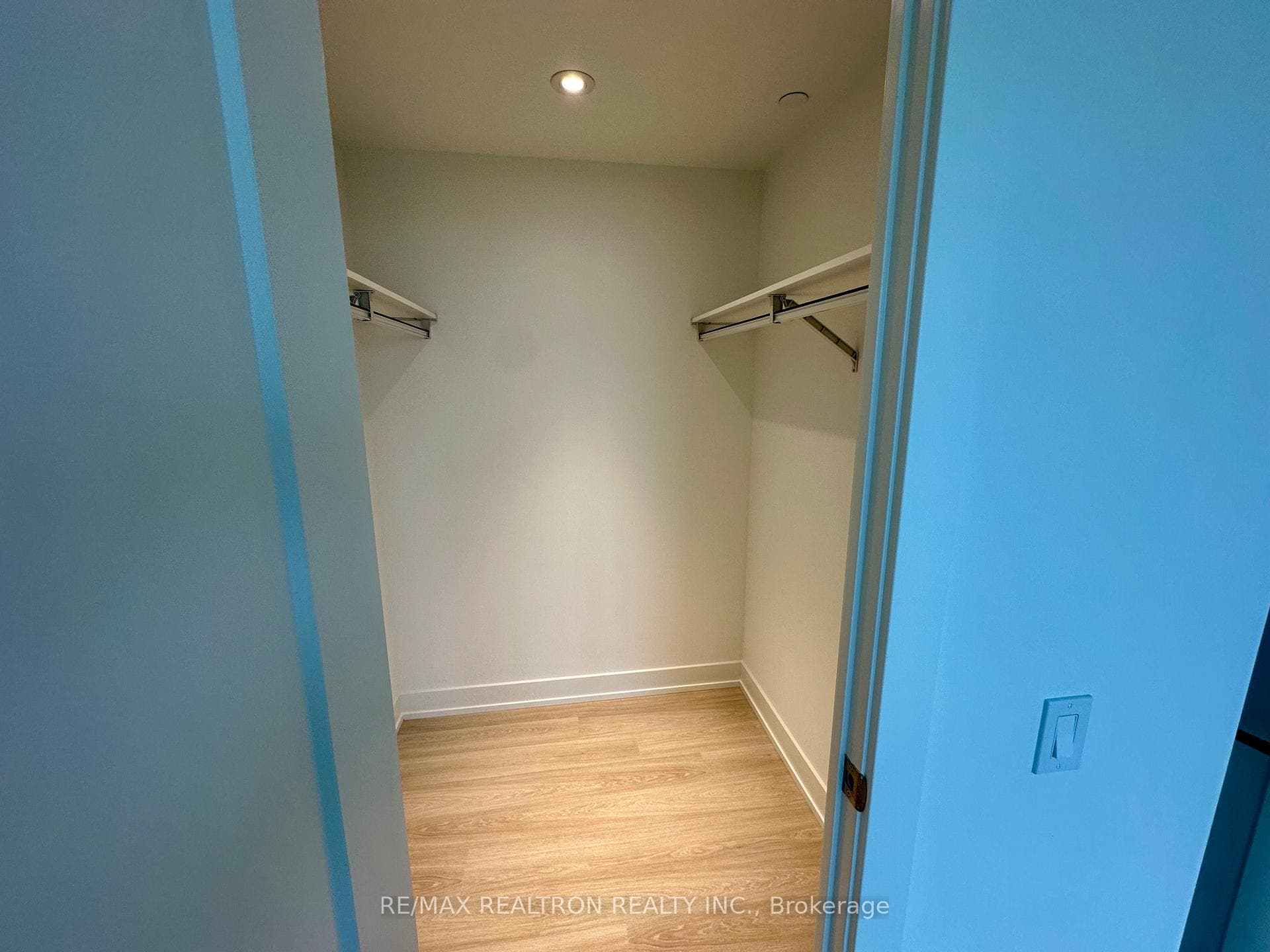 30 Inn On The Park Drive Unit 2409 photo 11