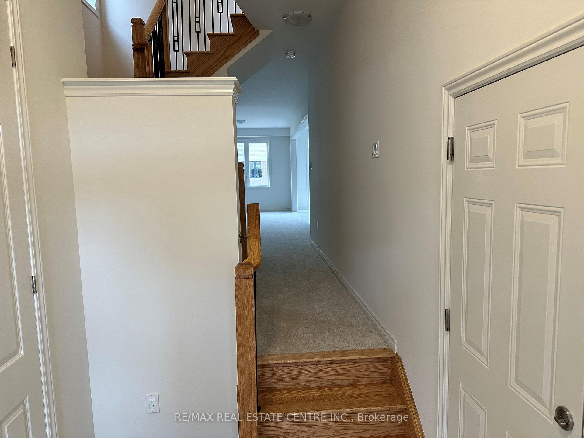 220 Elliot Avenue photo 4