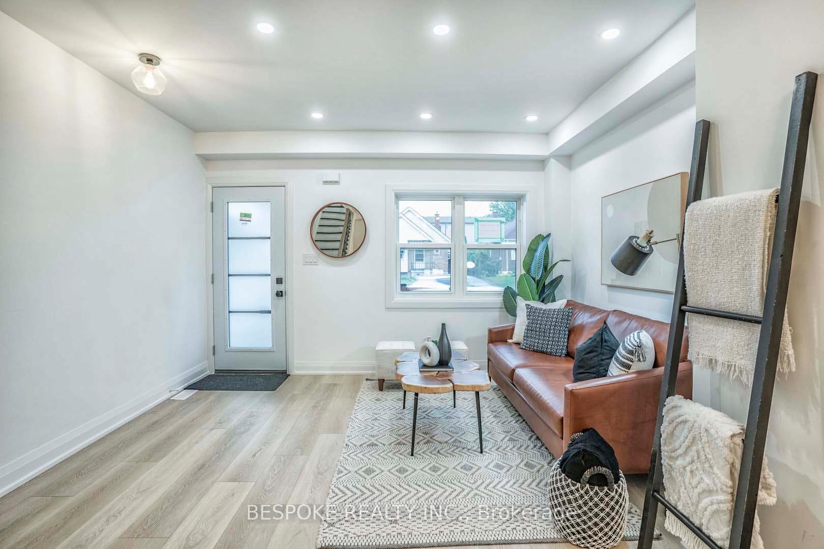 681 Cosburn Avenue Unit Main photo 5
