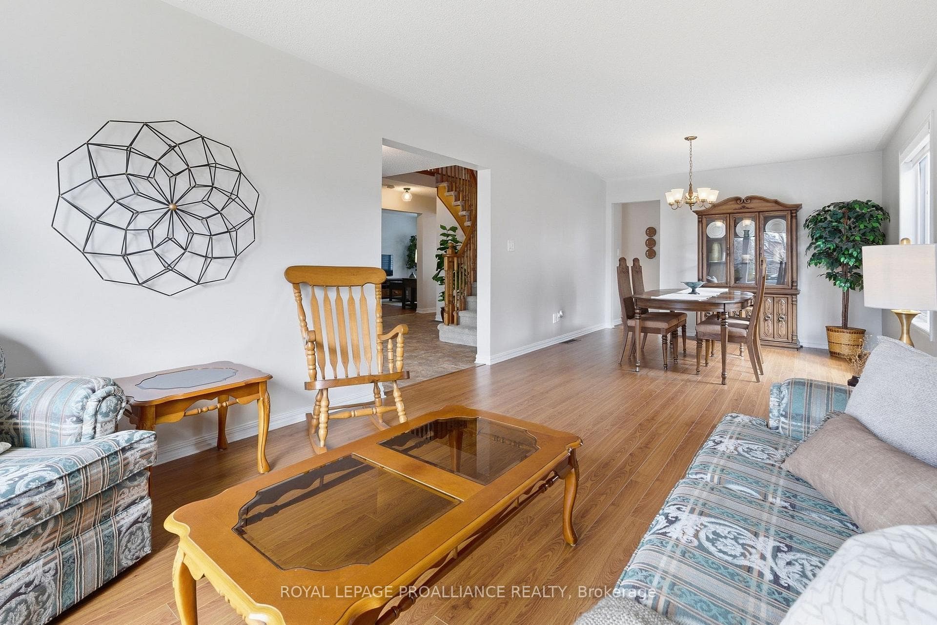 6 Thompson Court photo 9