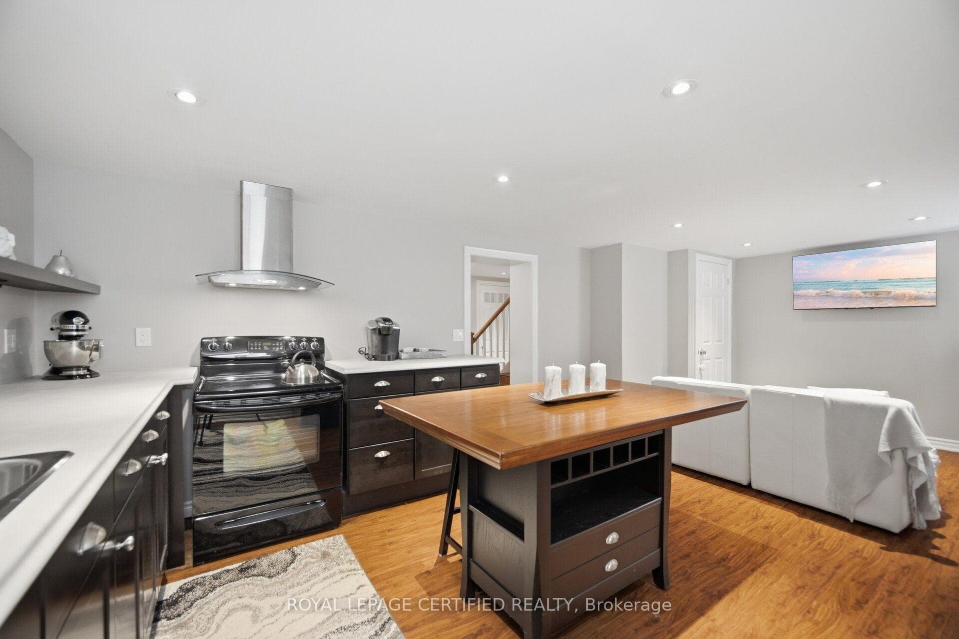 8 Elizabeth Street photo 36