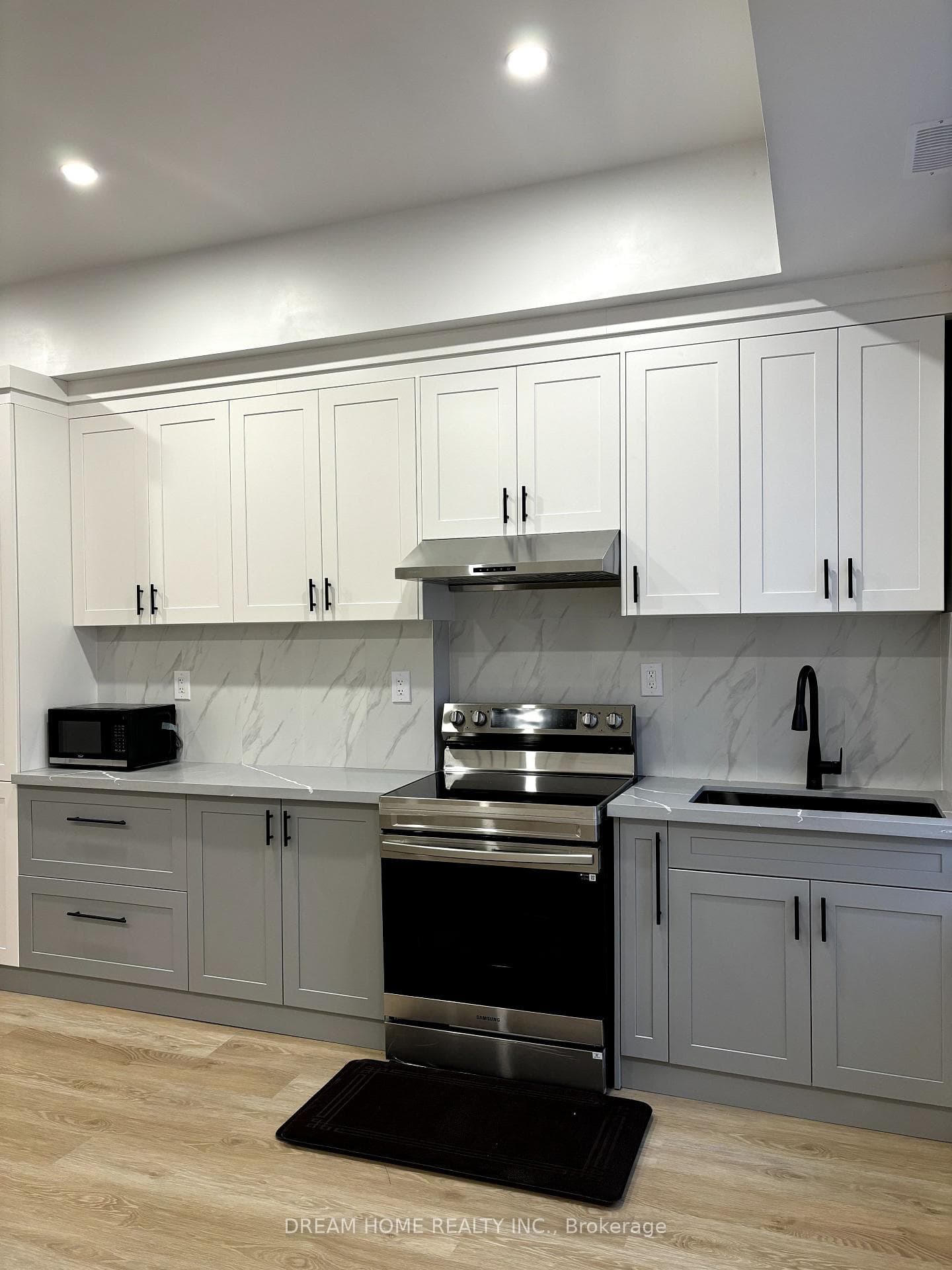 337 Mutual Street Unit 202 photo 2