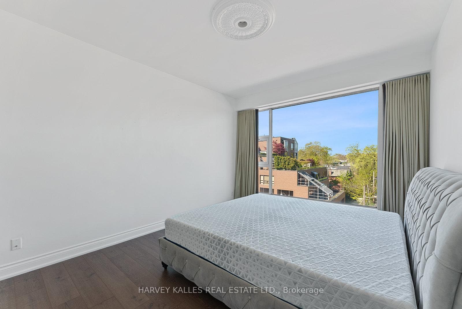 77 Avenue Road Unit 401 photo 26