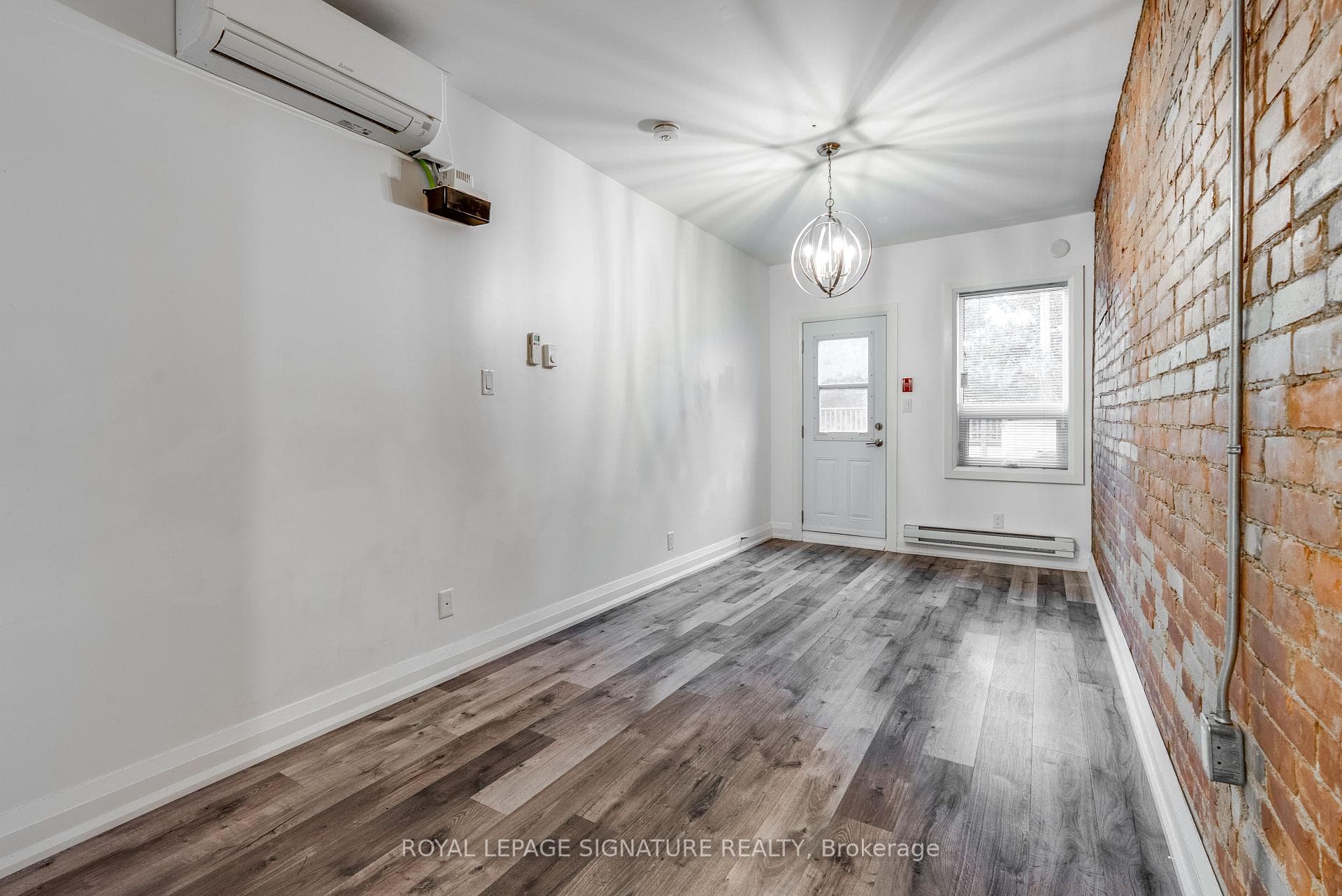 421 Danforth Avenue Unit 2 photo 2