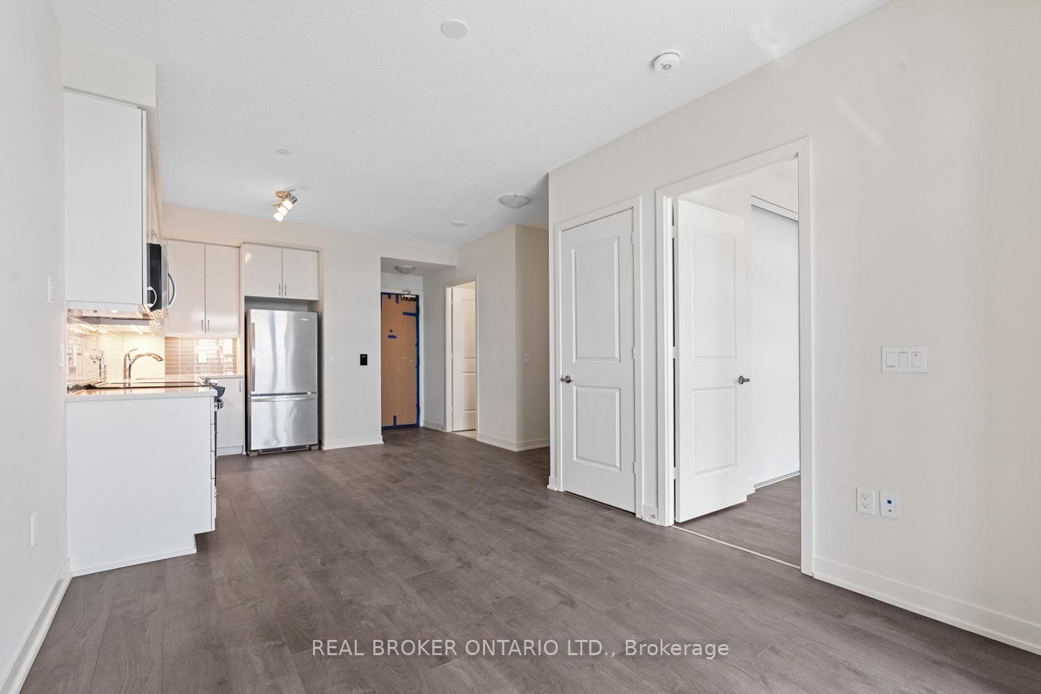 Open floor plan ideal for entertaining