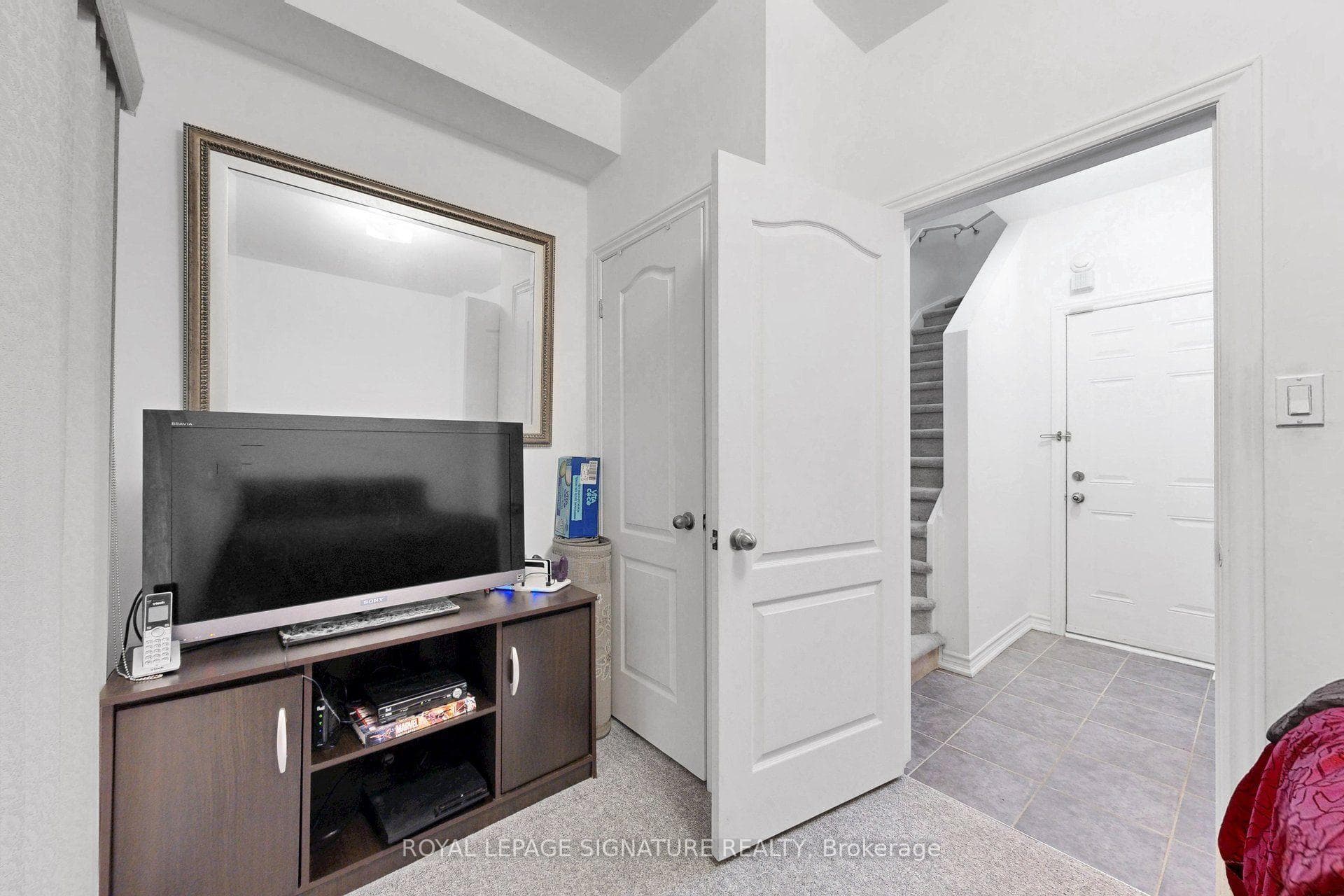 51 Piggott Mews photo 36