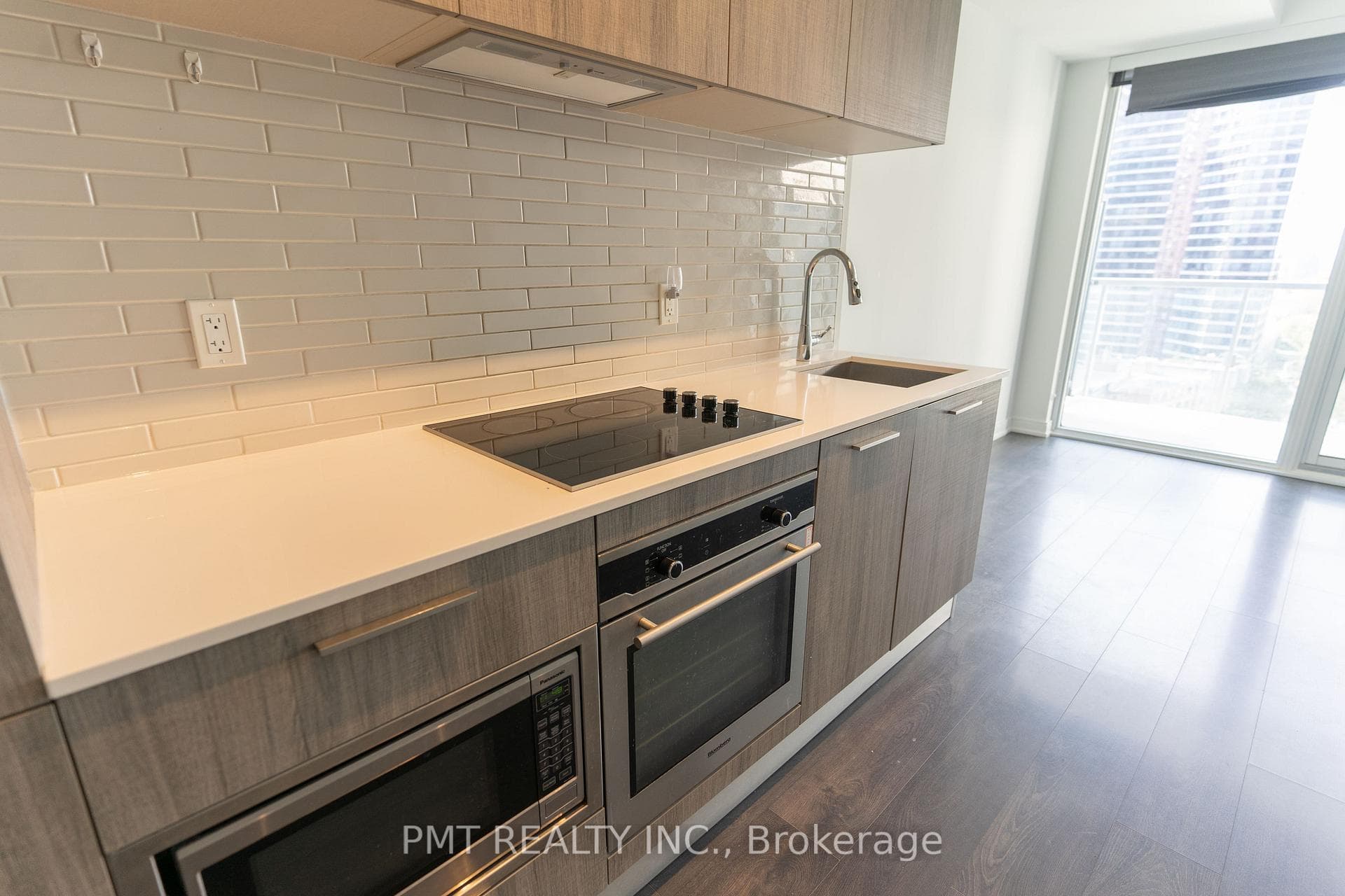 3 Gloucester Street Unit 1213 photo 5