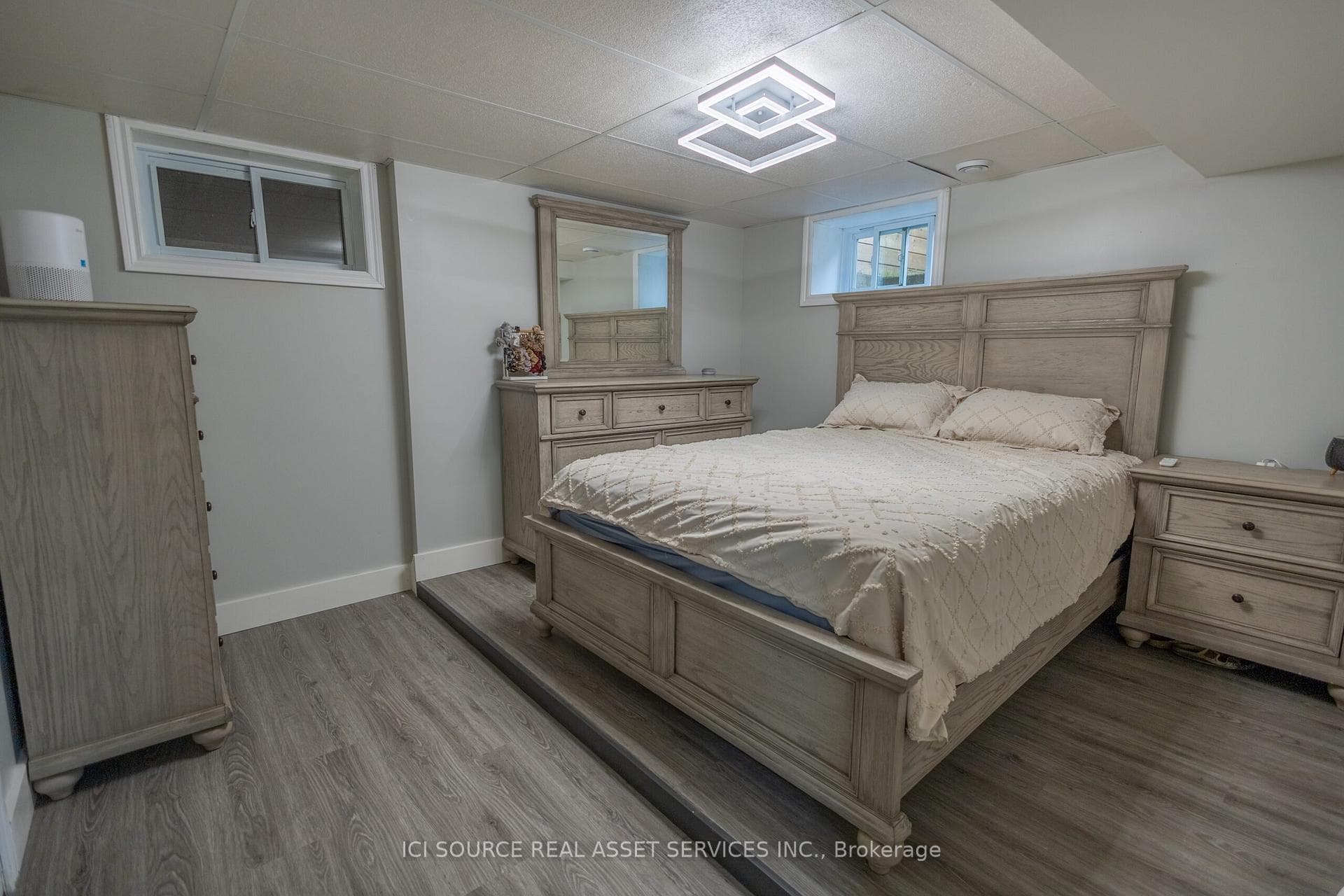 111 Hinks Street photo 16