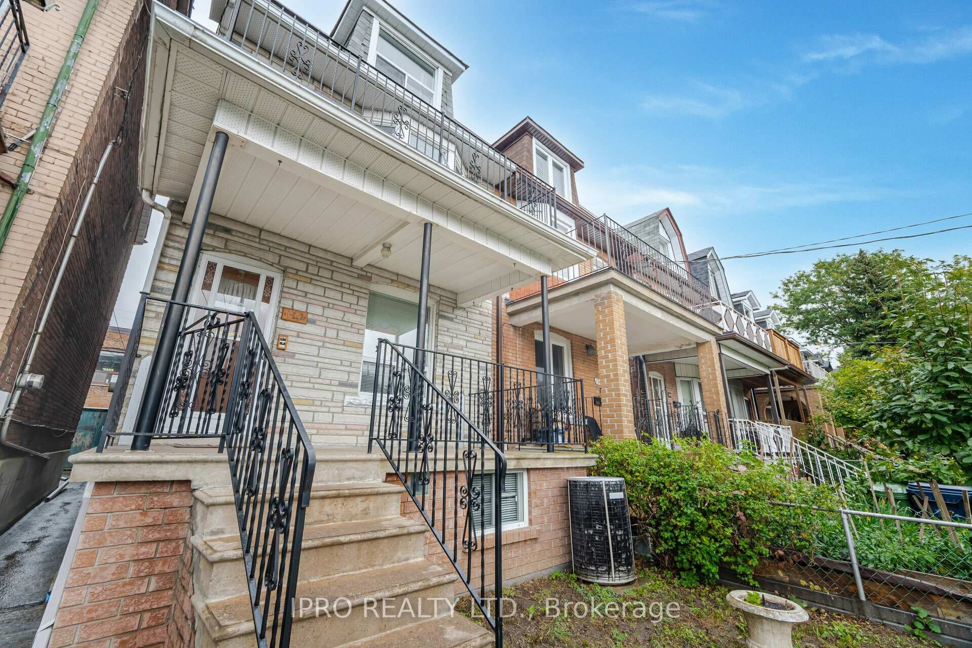136 Marchmount Road photo 2