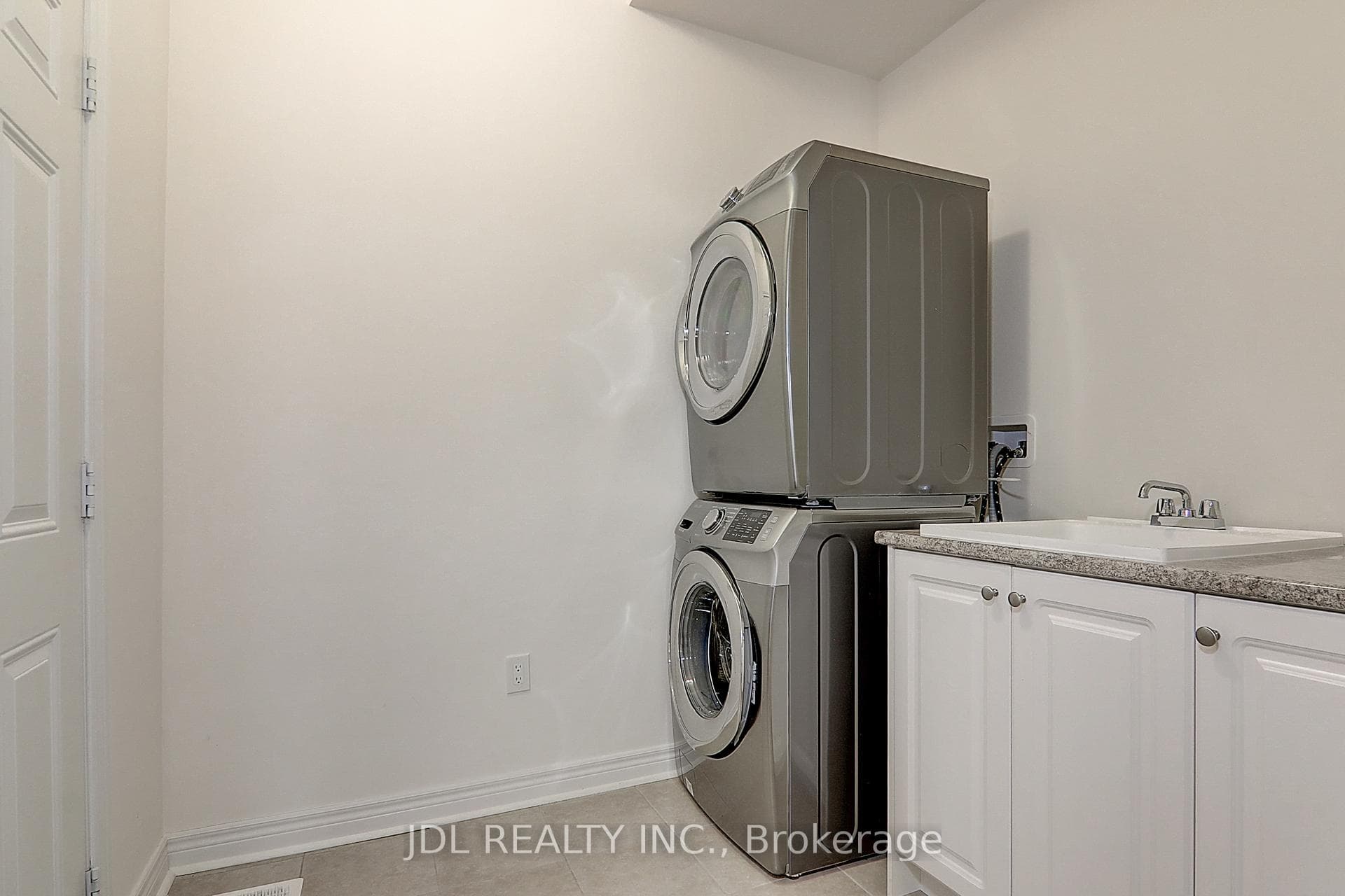 10 CAINE Street photo 16