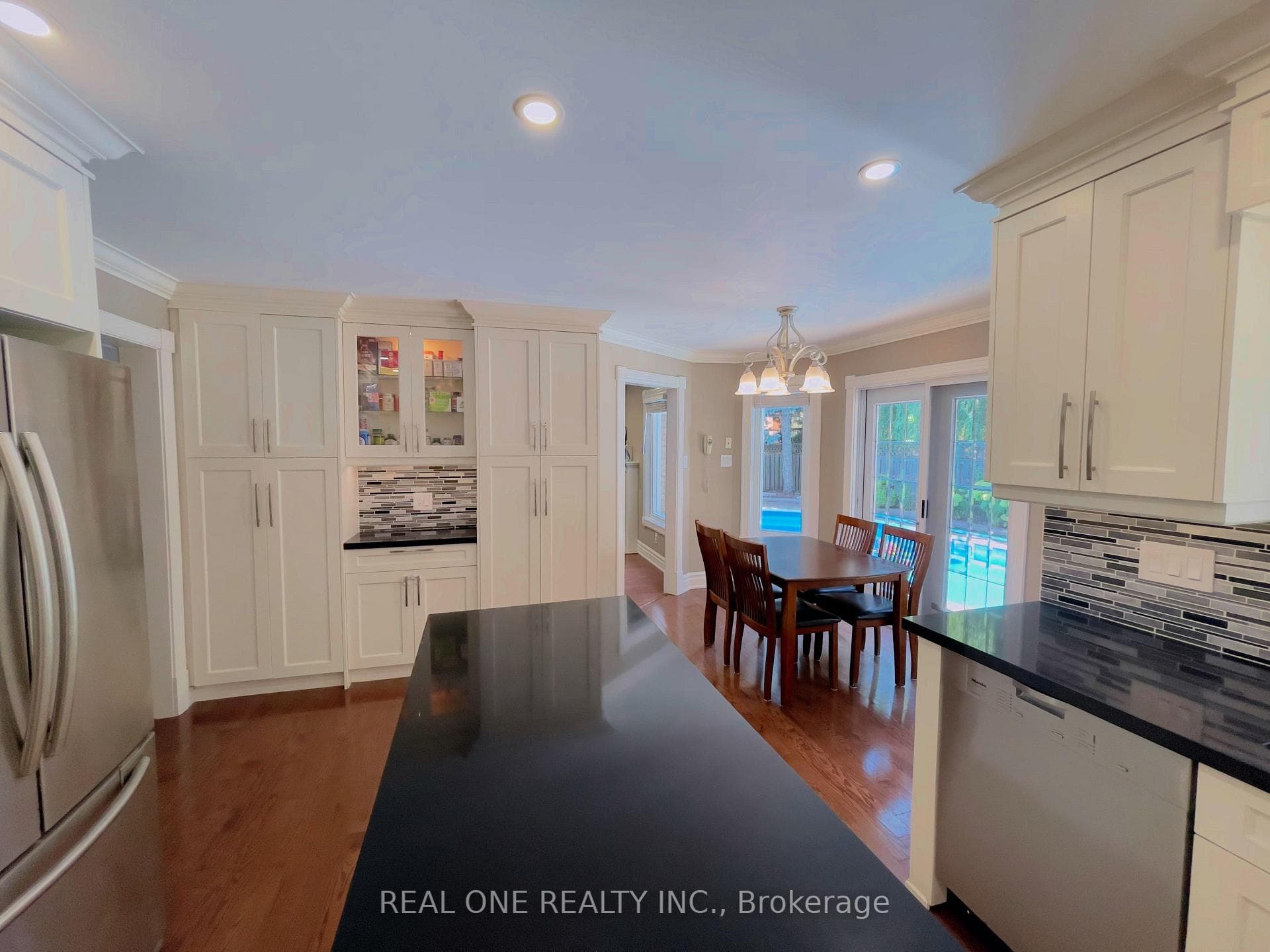 2046 Pineview Drive photo 13