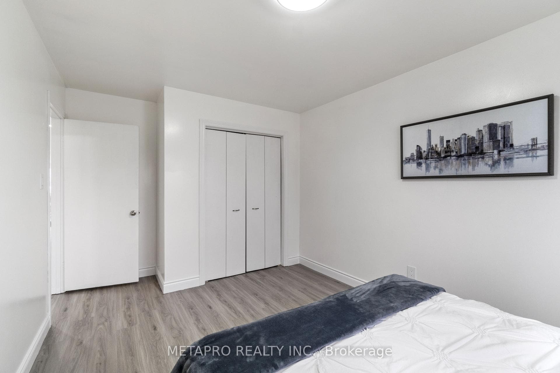 270 Archdekin Drive photo 13
