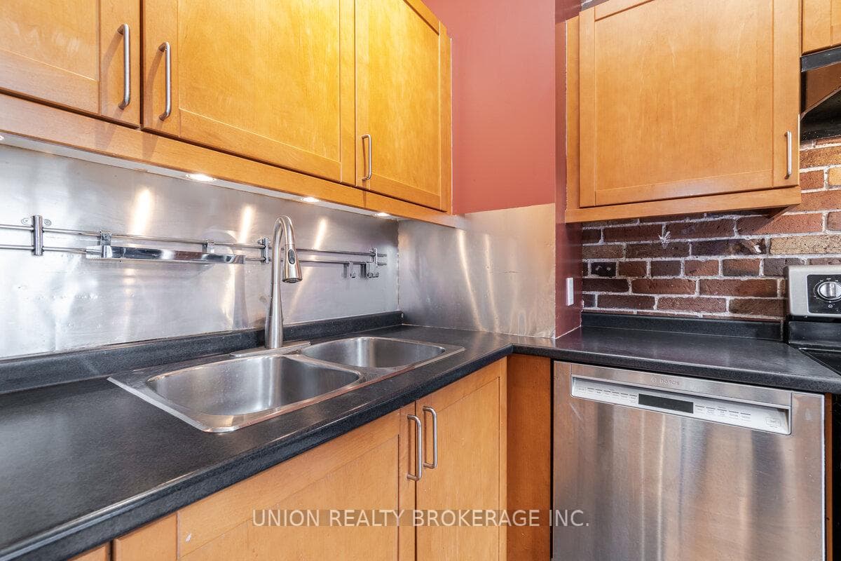 90 Sherbourne Street Unit 207 photo 17