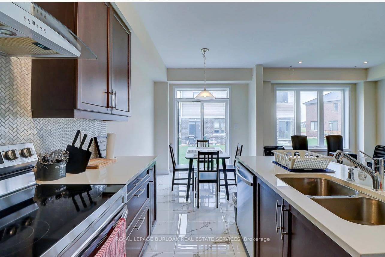 14 Ellis Avenue photo 11