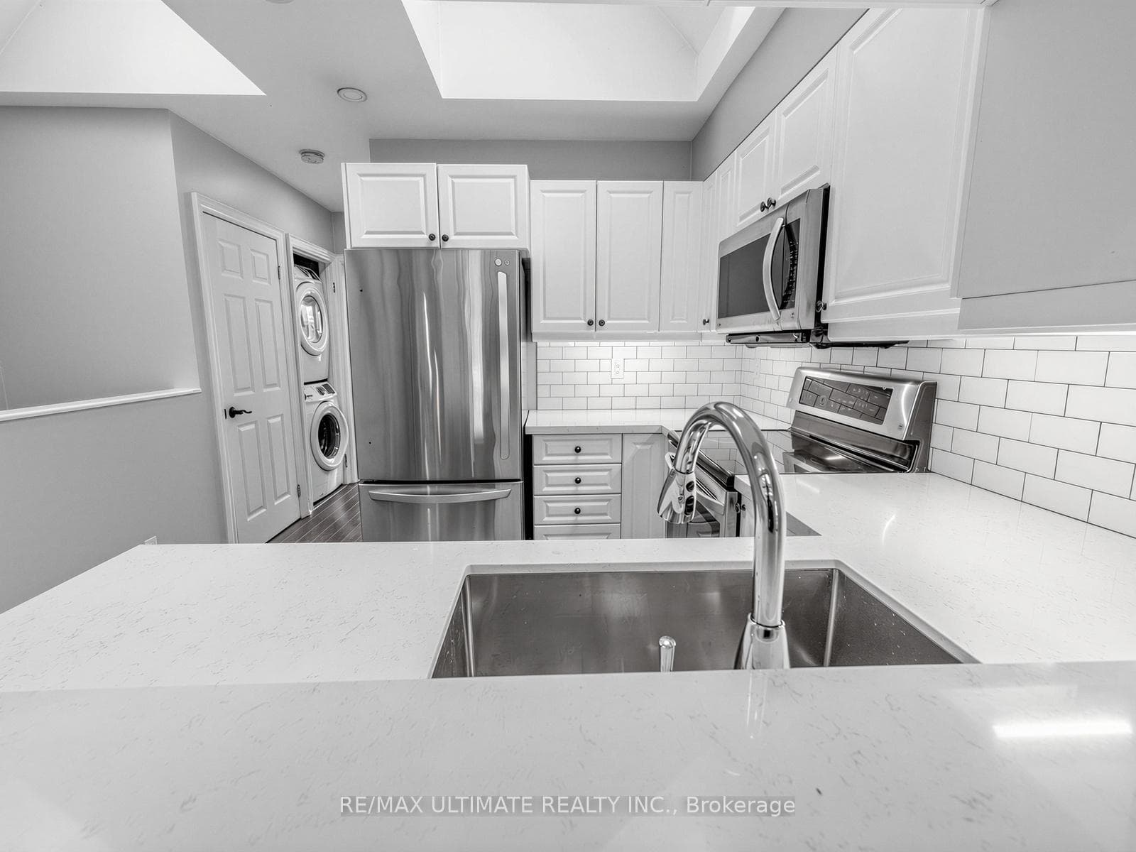213 Langley Avenue Unit 2 Upper Level photo 4
