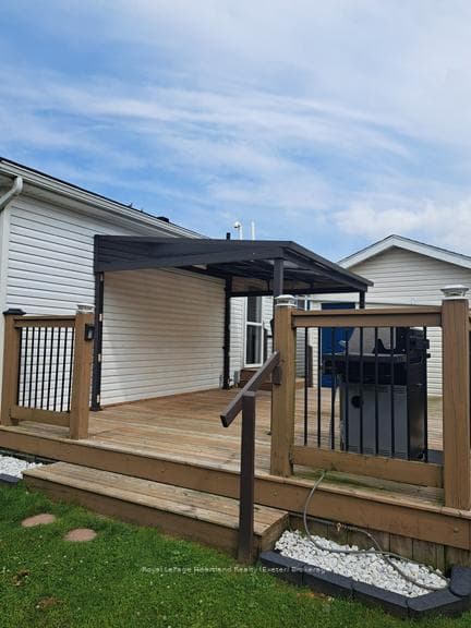 454 RICHARD Crescent photo 2