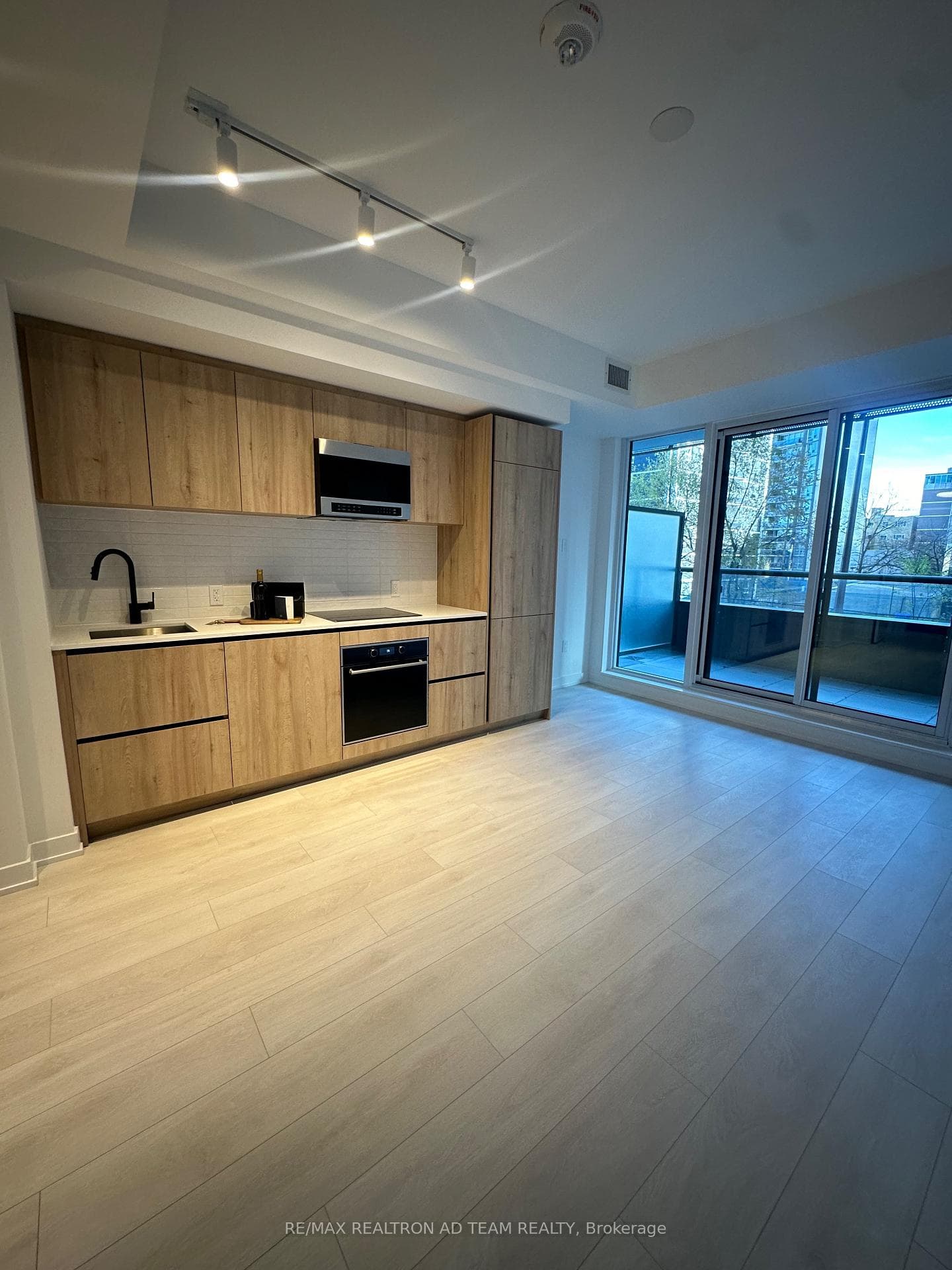 127 Broadway Avenue Unit 212 photo 5