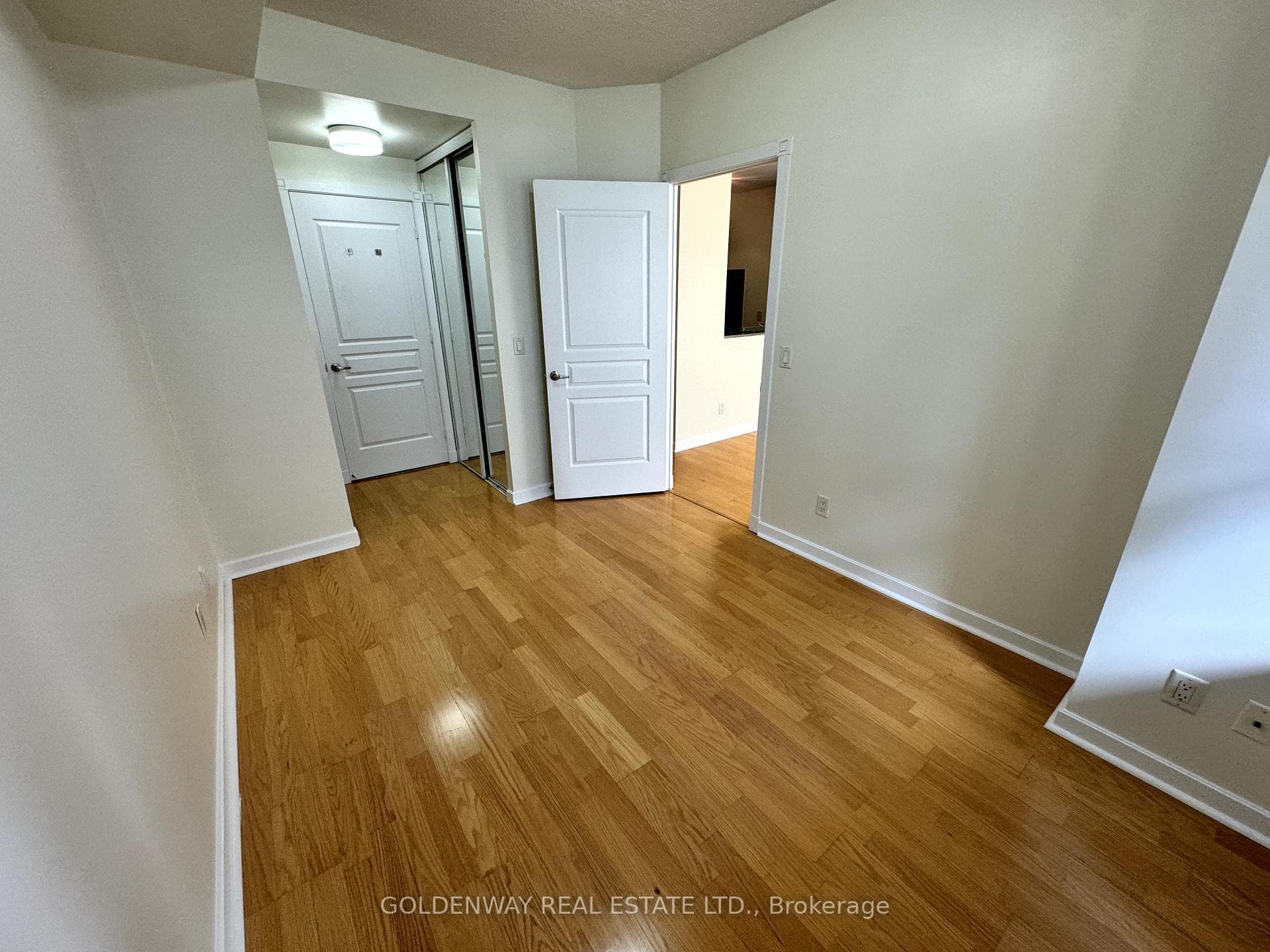 438 Richmond Street Unit 921 photo 8