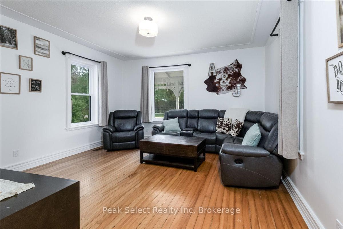 241 KING Street photo 18