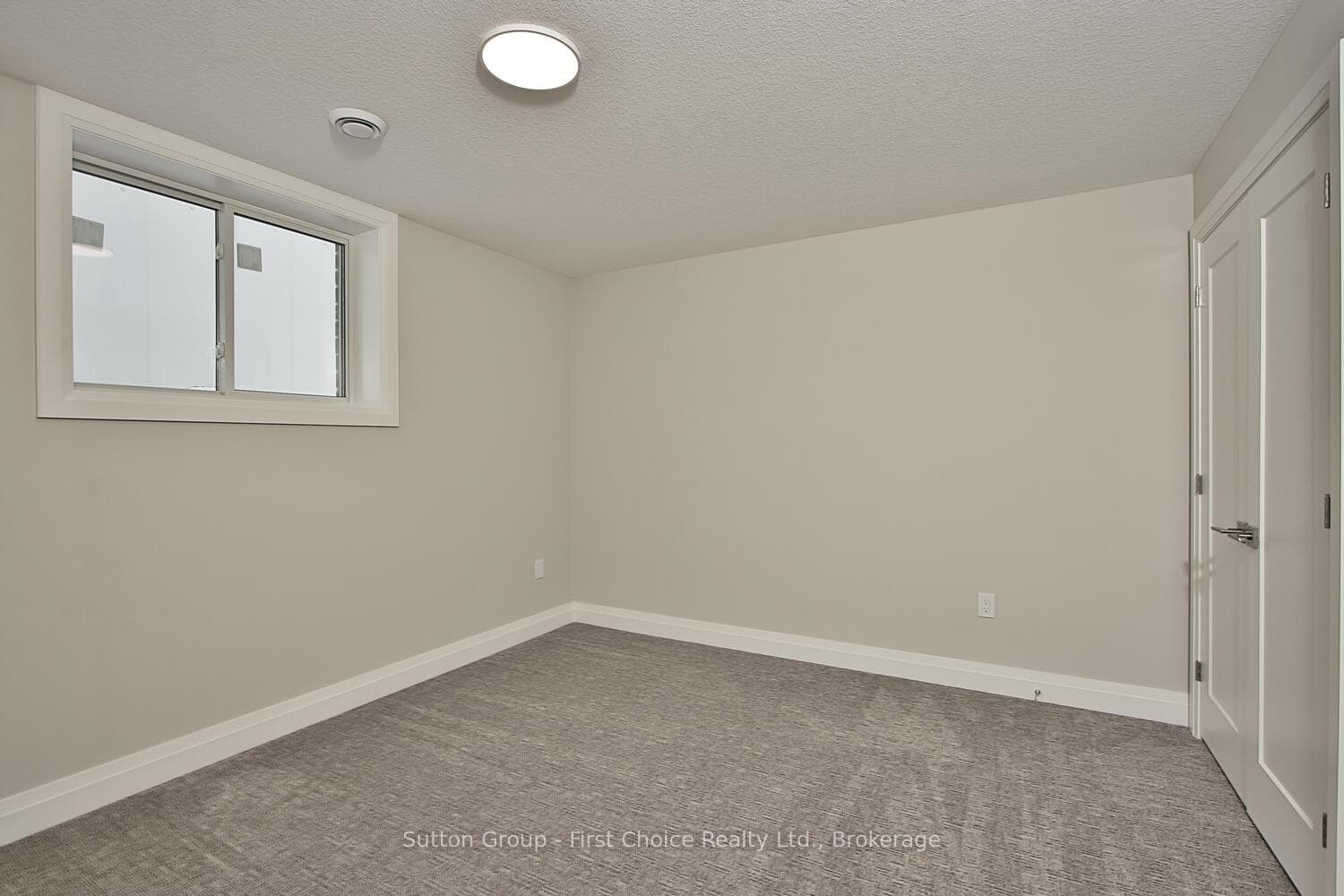84 Kastner Street photo 28
