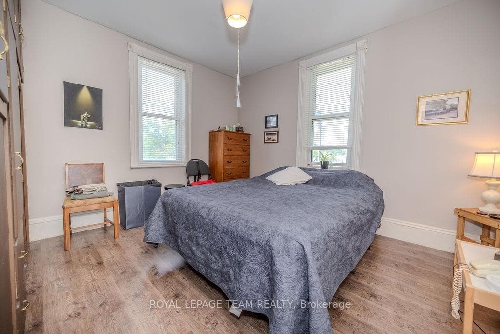 29 BONNECHERE Street photo 25