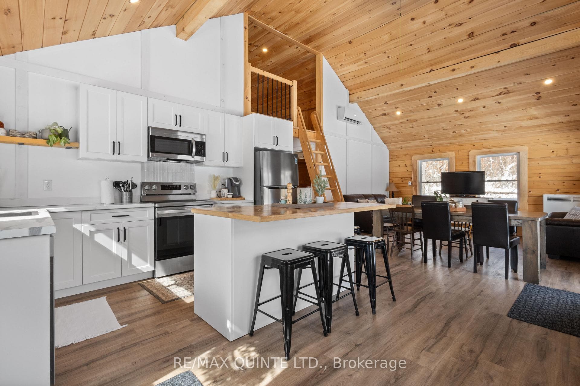 34 Elm Lane photo 16