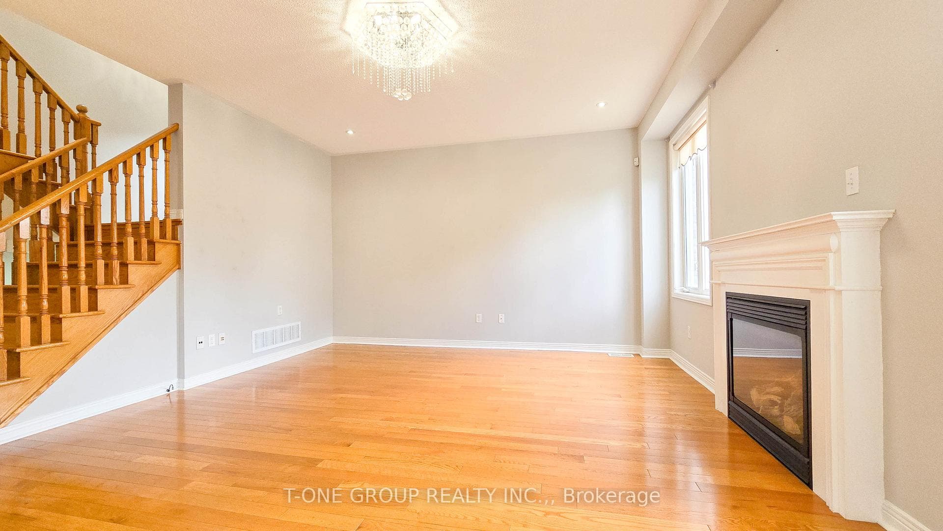 106 Castleglen Boulevard photo 14