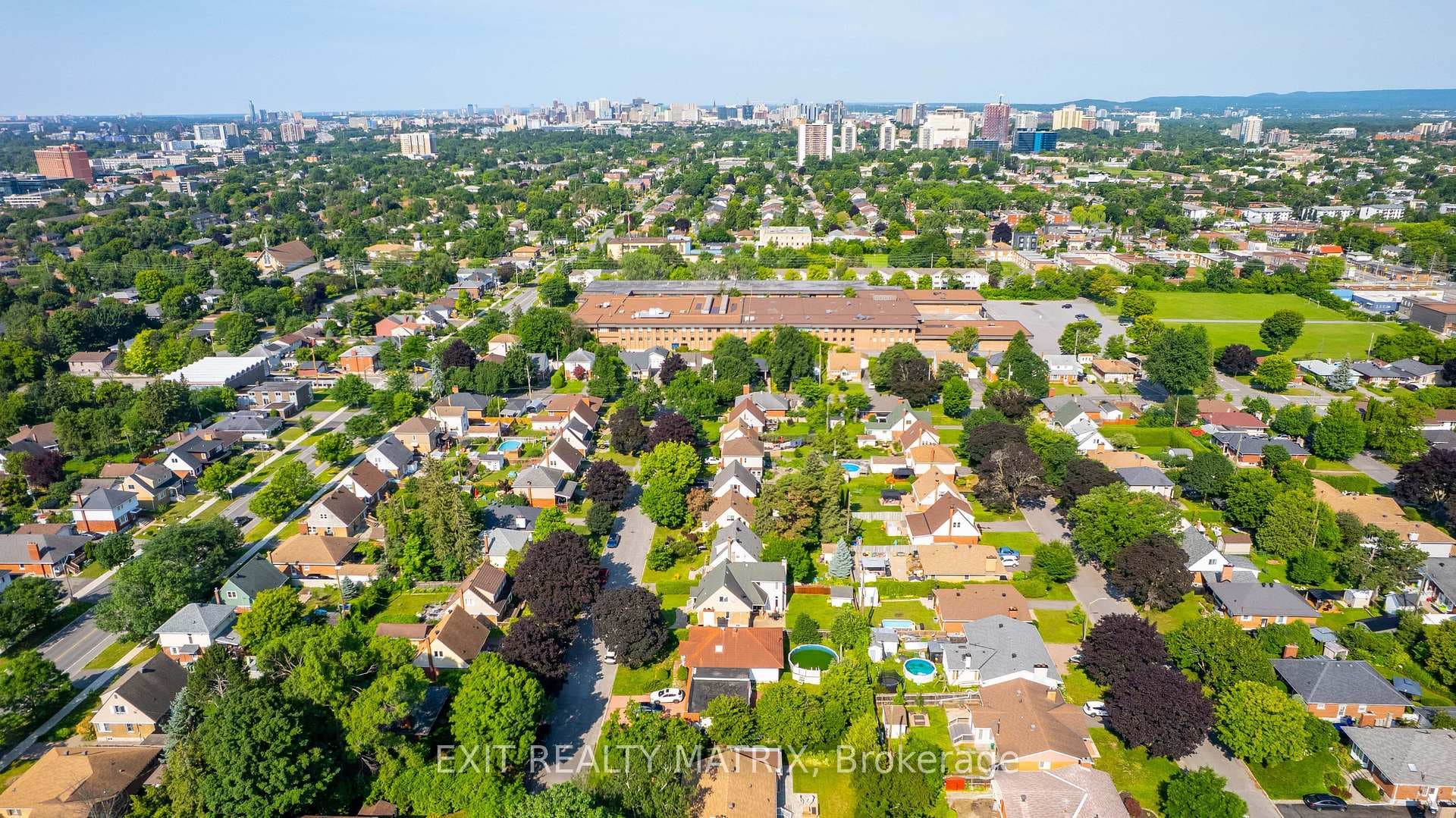552 Dunbrack Street photo 45