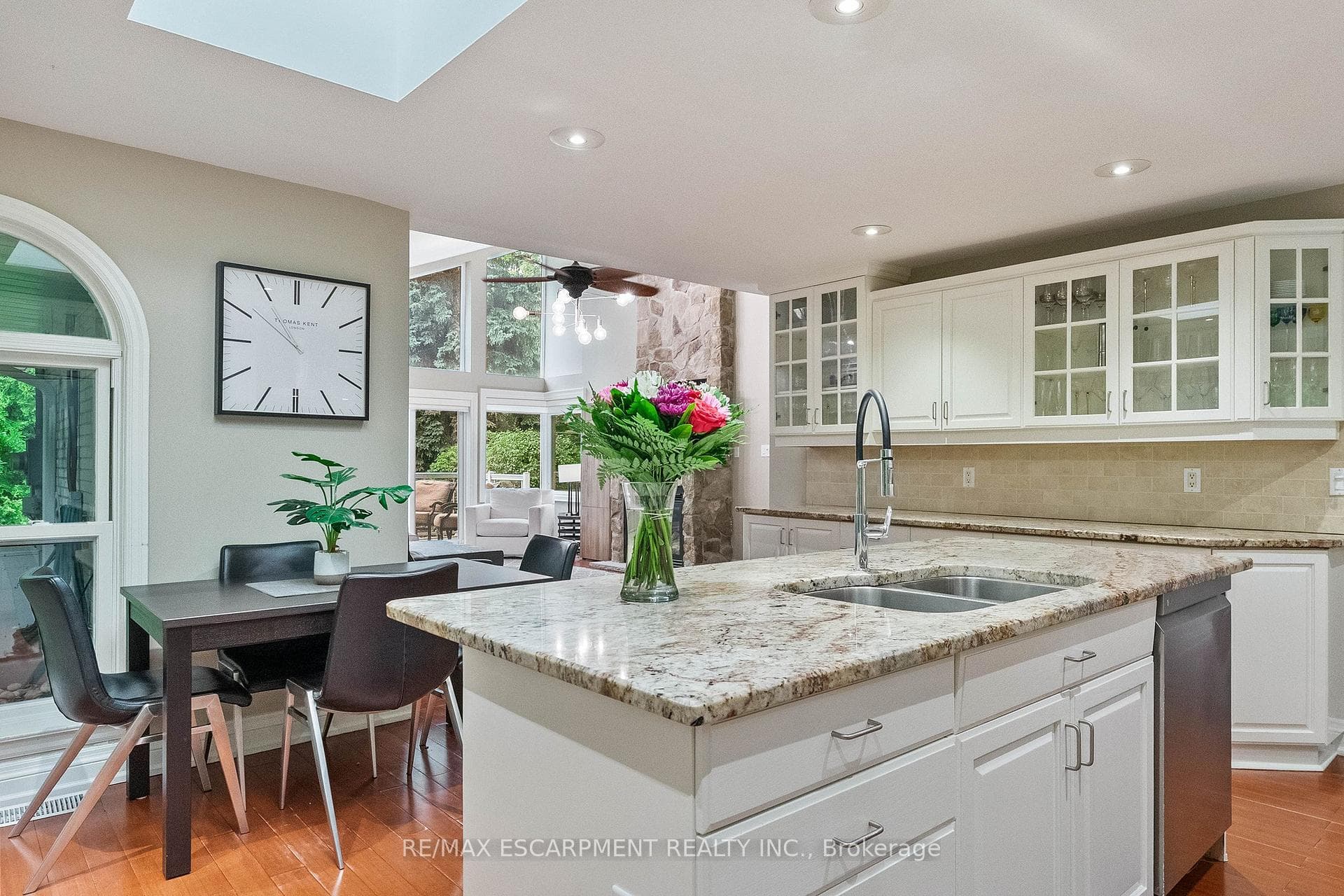 615 VANESSA Crescent photo 12