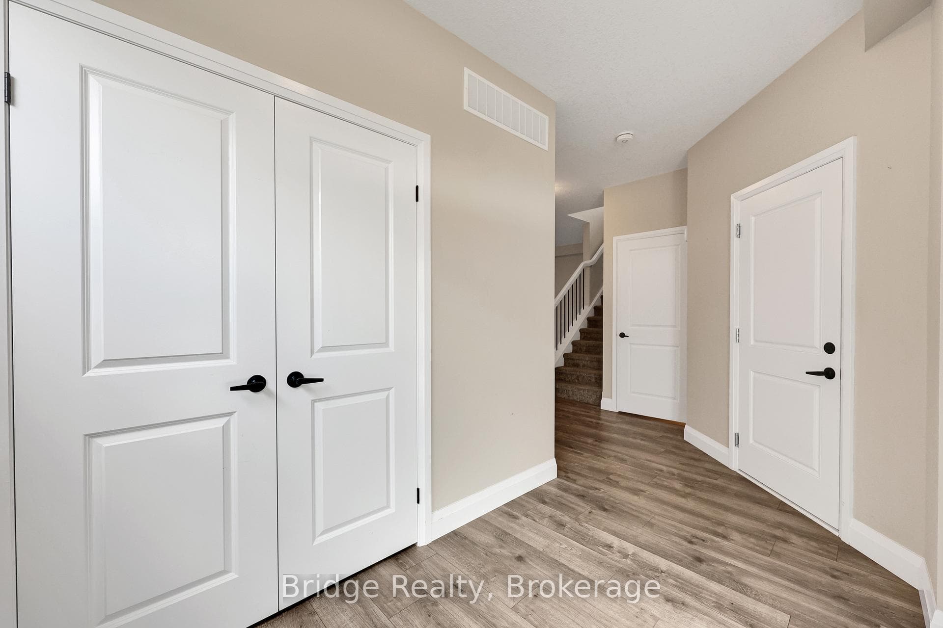 66 Cash Crescent photo 4