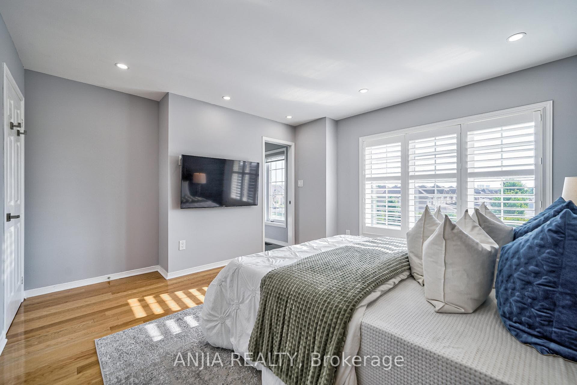 60 Thoroughbred Way photo 30