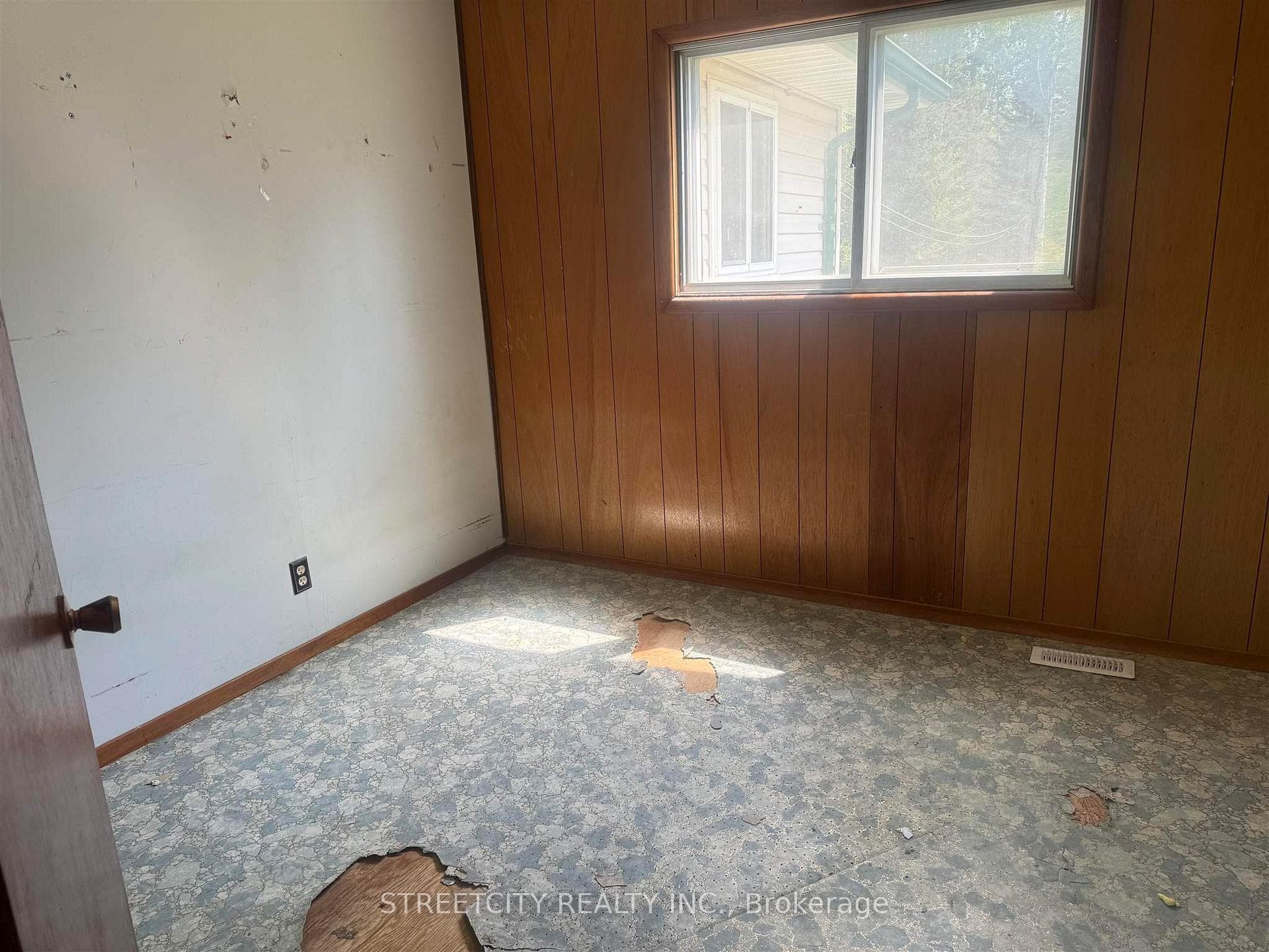 1811 Paquette Road photo 23