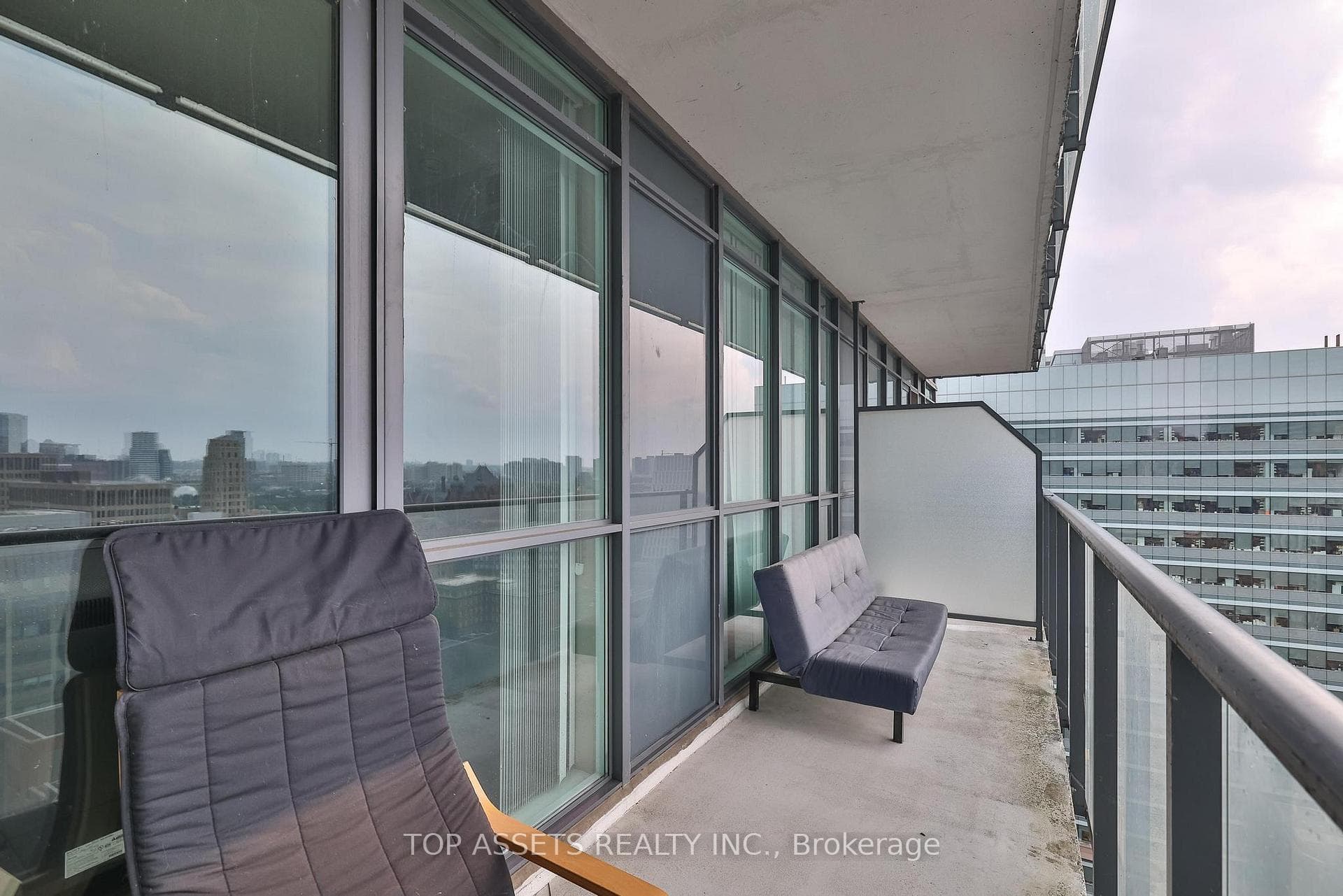 770 Bay Street Unit 2112 photo 19