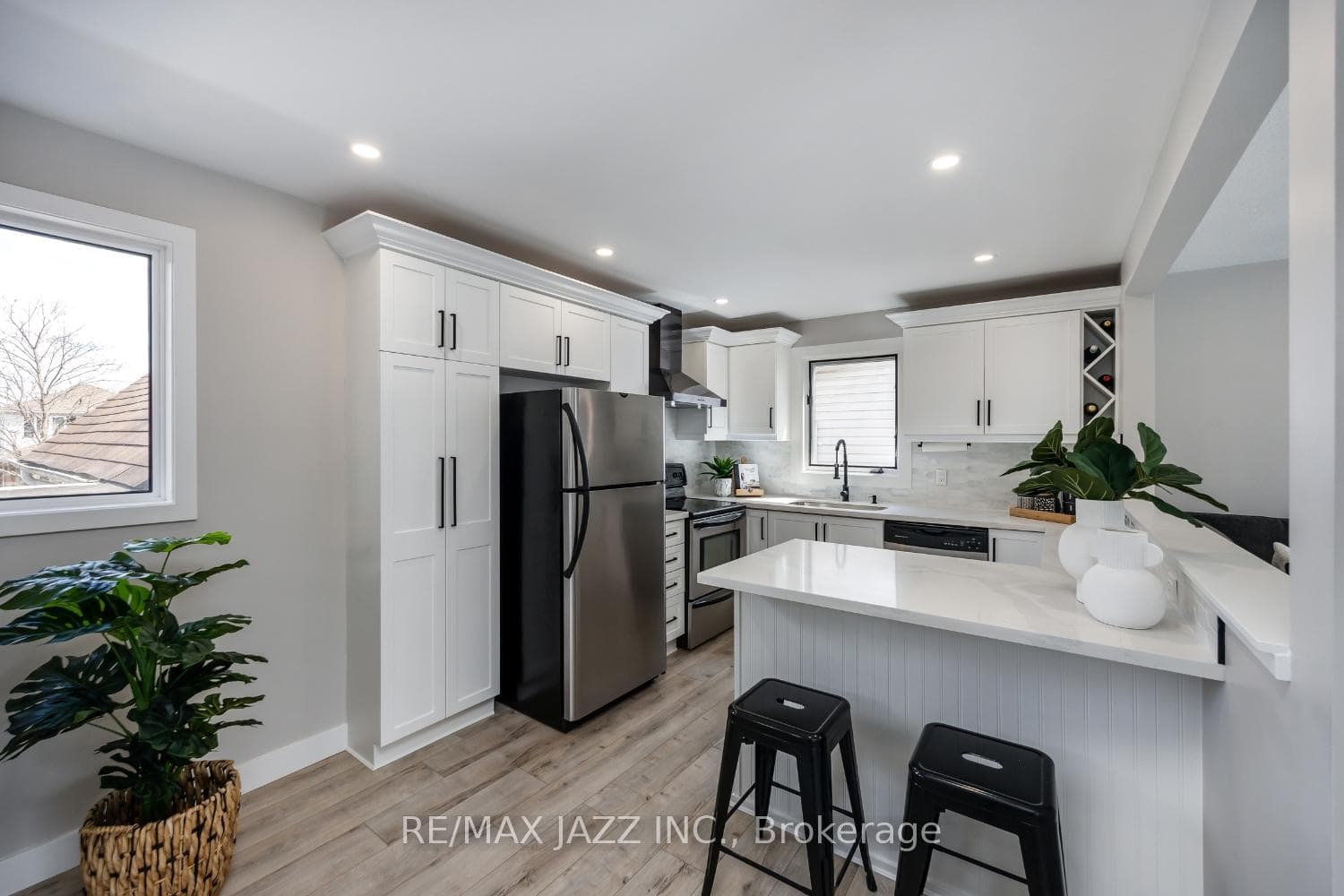 62 Champine Square photo 5
