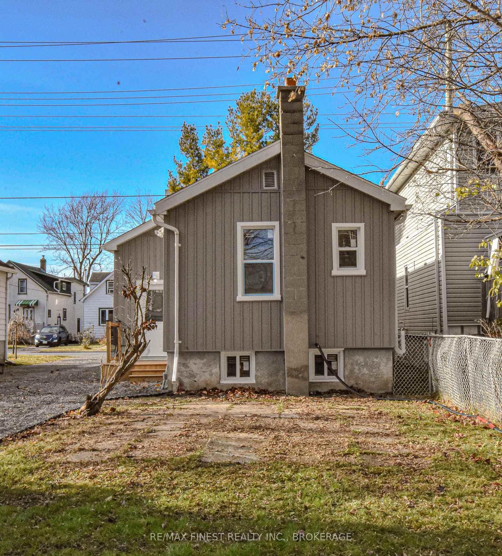 623 Macdonnell Street photo 37