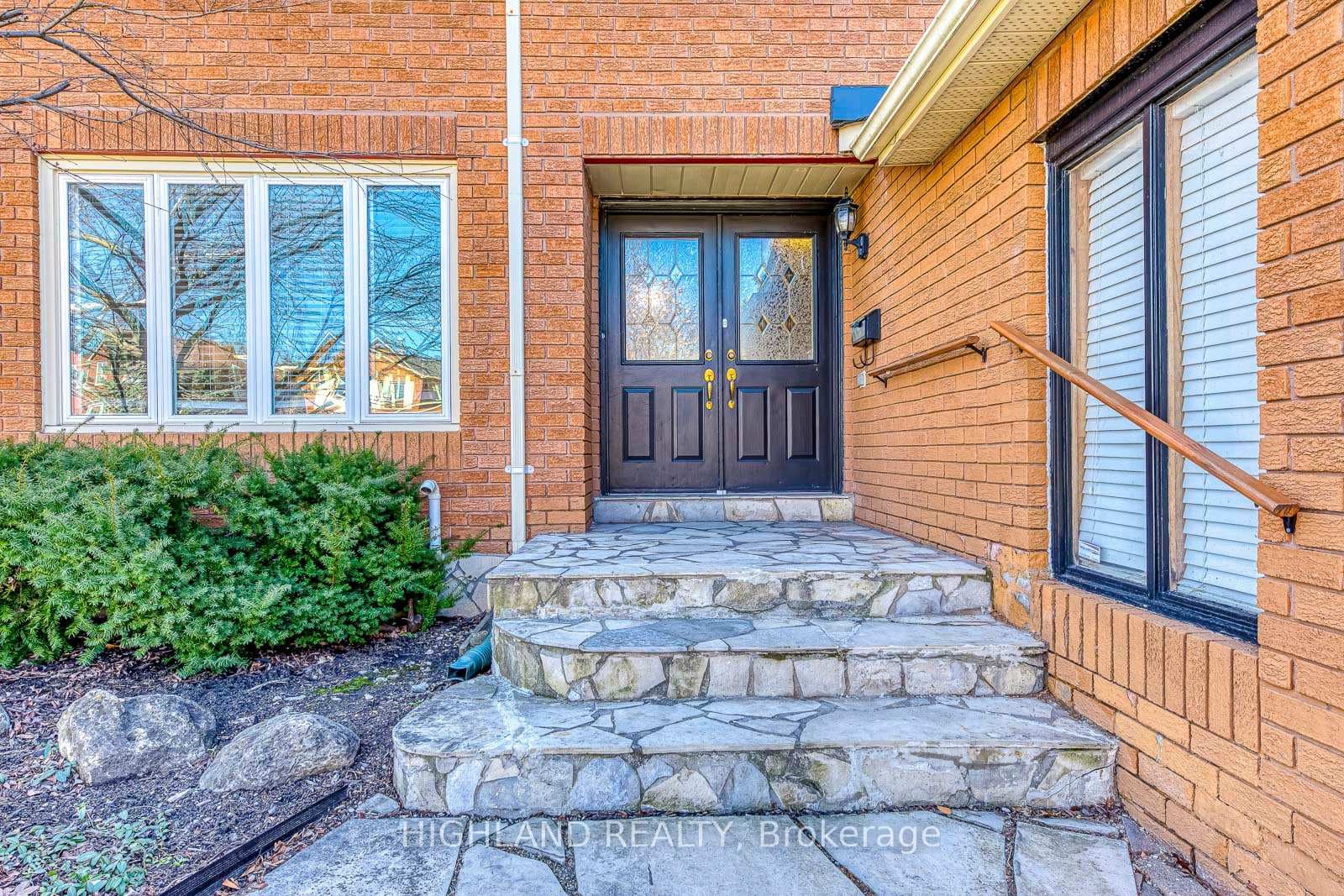 1012 Glenbrook Avenue photo 2