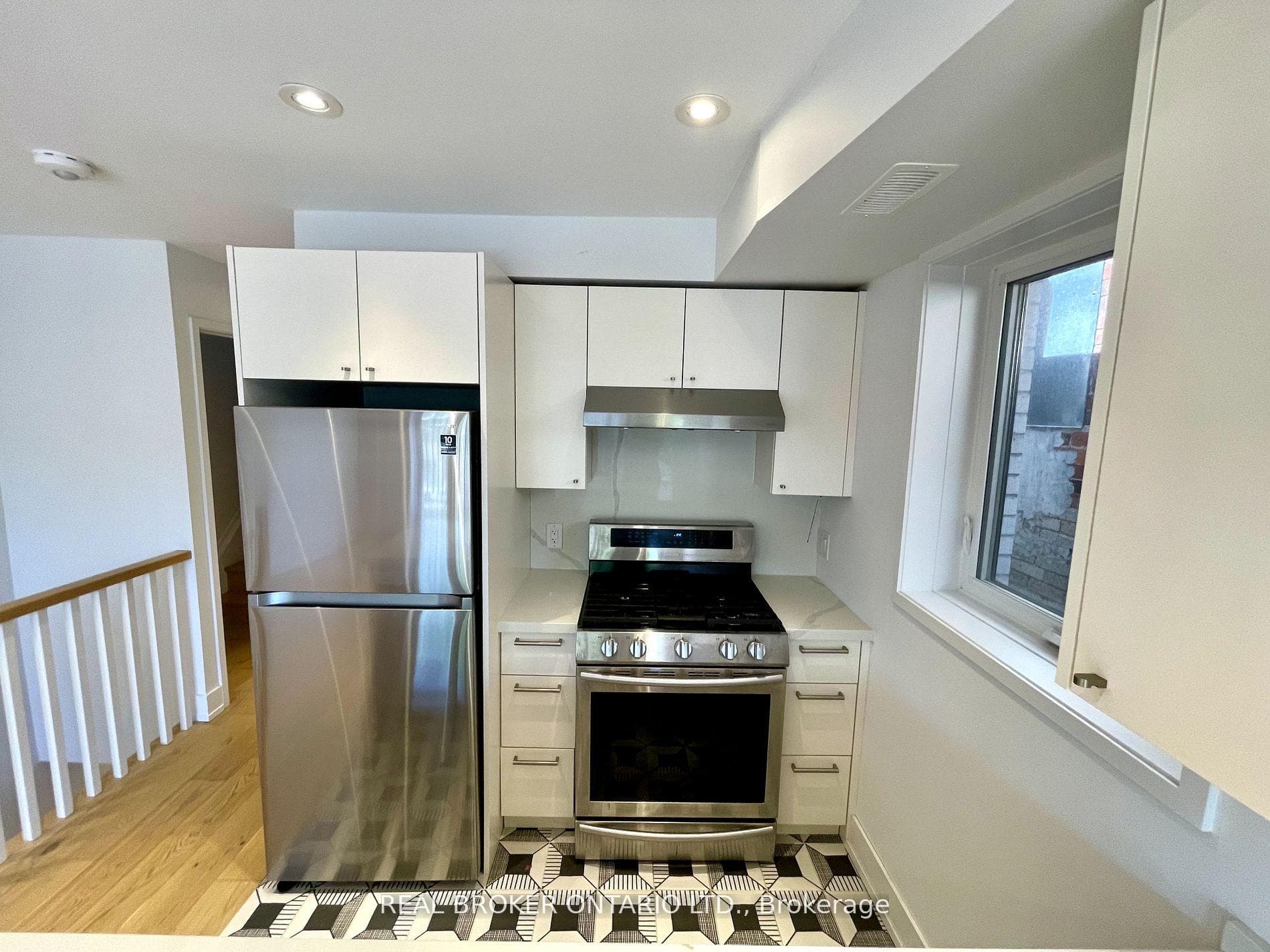 175 Riverdale Avenue Unit 2 photo 4