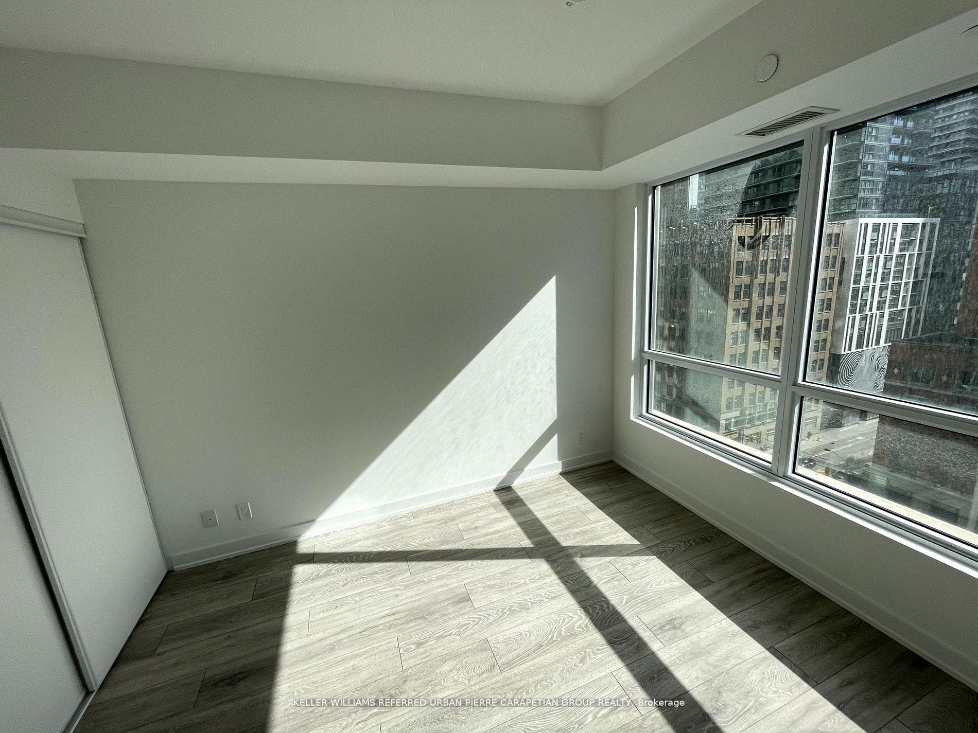 108 Peter Street Unit 1009 photo 4