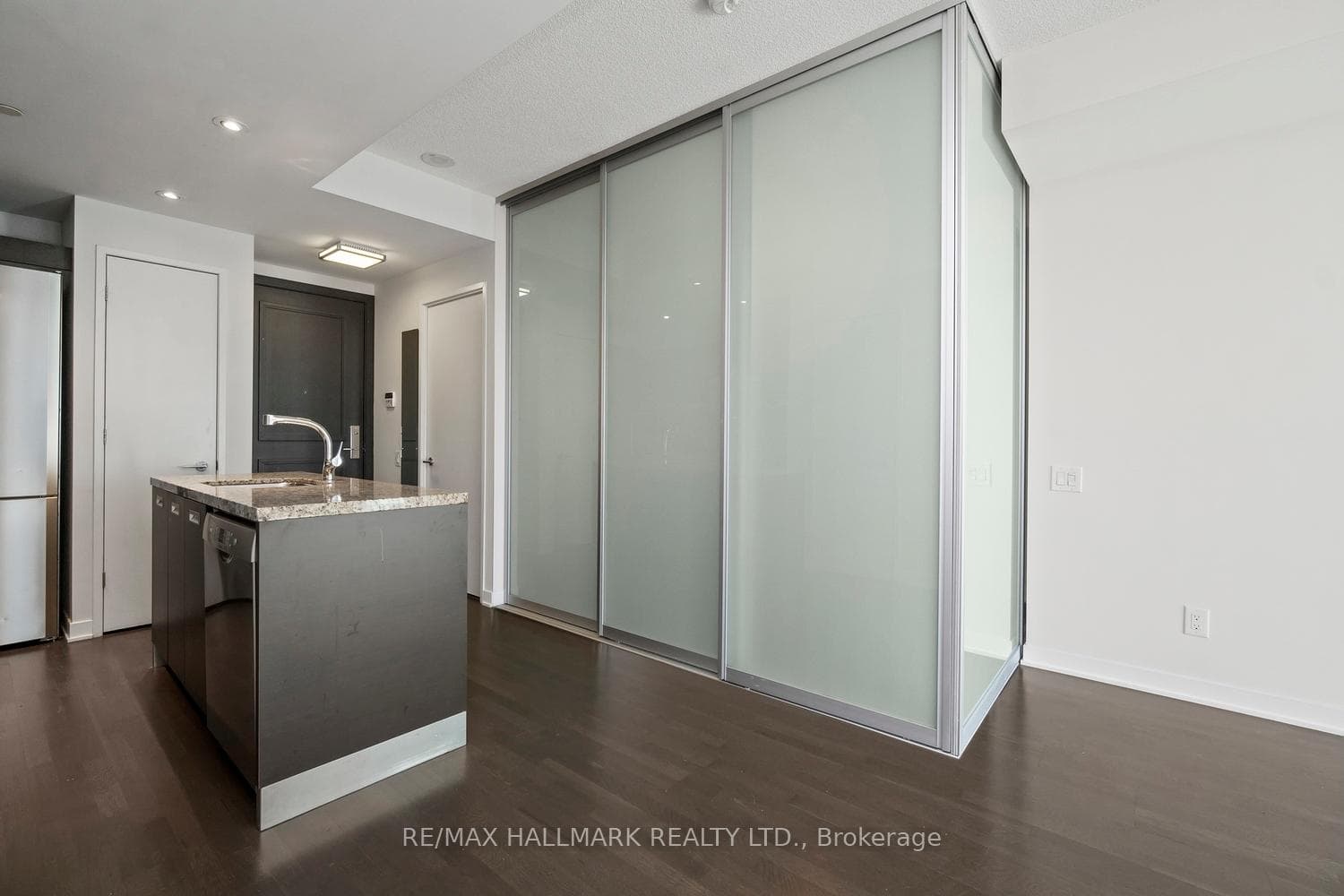 90 Park Lawn Road Unit 2302 photo 3
