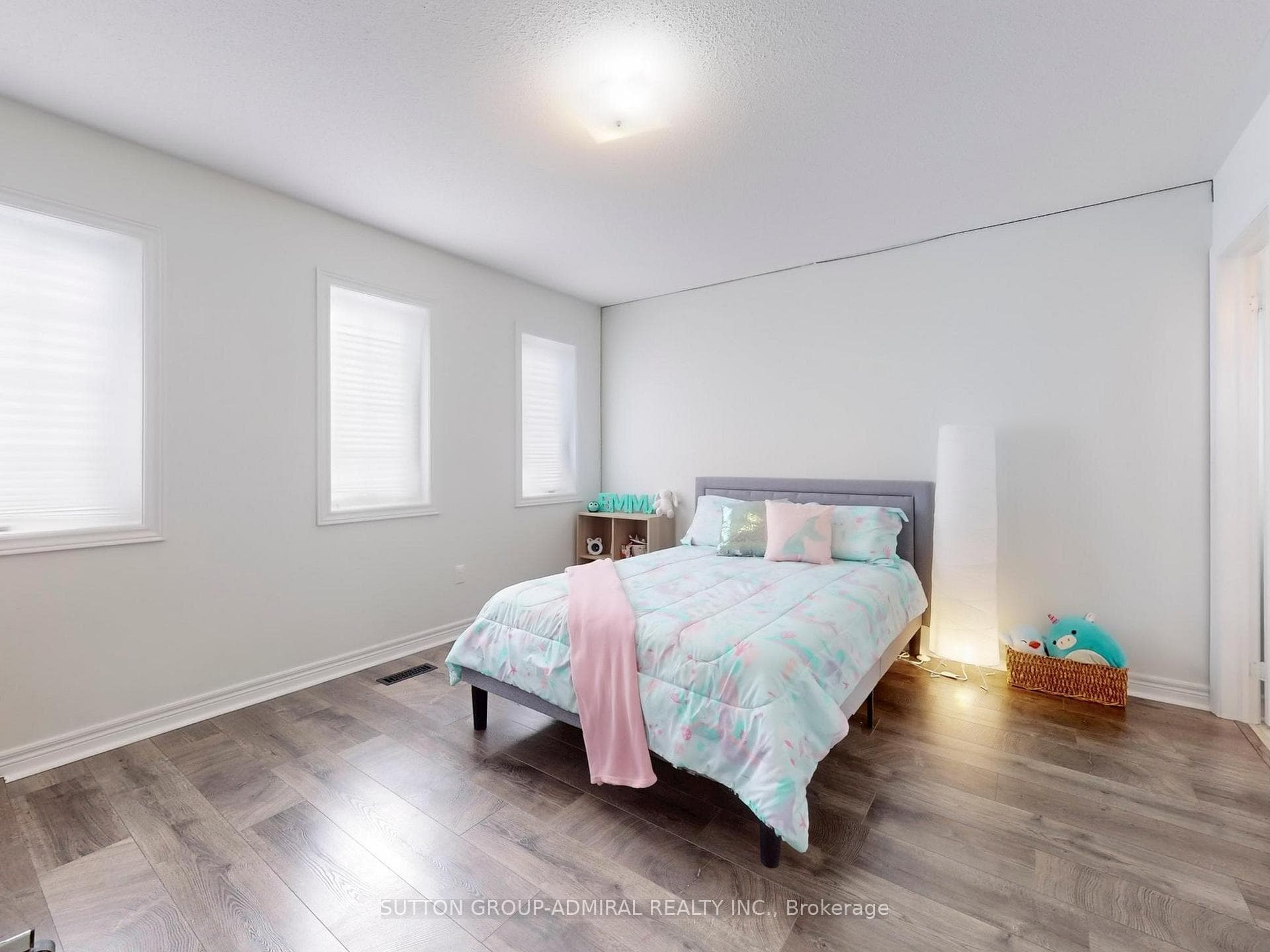 183 Wainscot Avenue photo 33
