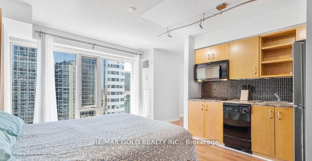 200 Victoria Street Unit 1506 photo 11